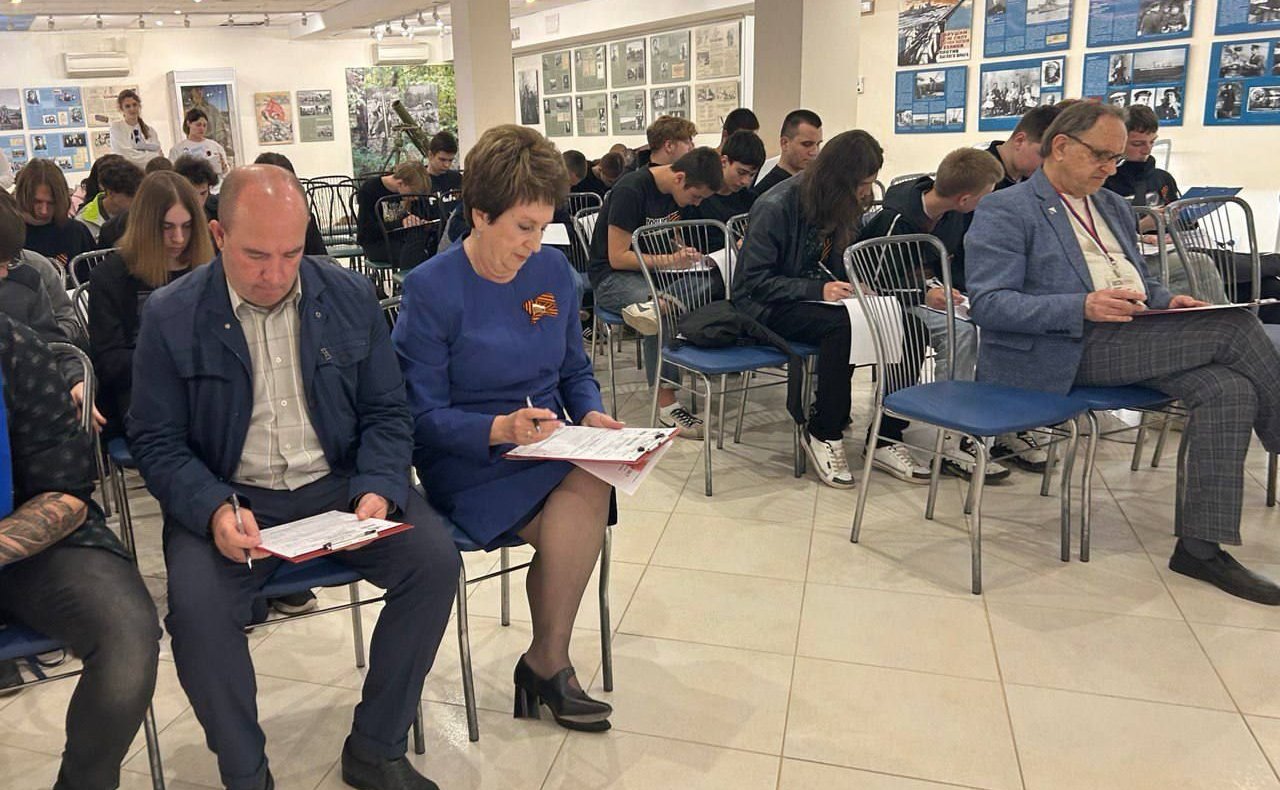 Екатерина Алтабаева в ходе поездки в регион приняла участие в международной акции «Диктант Победы»