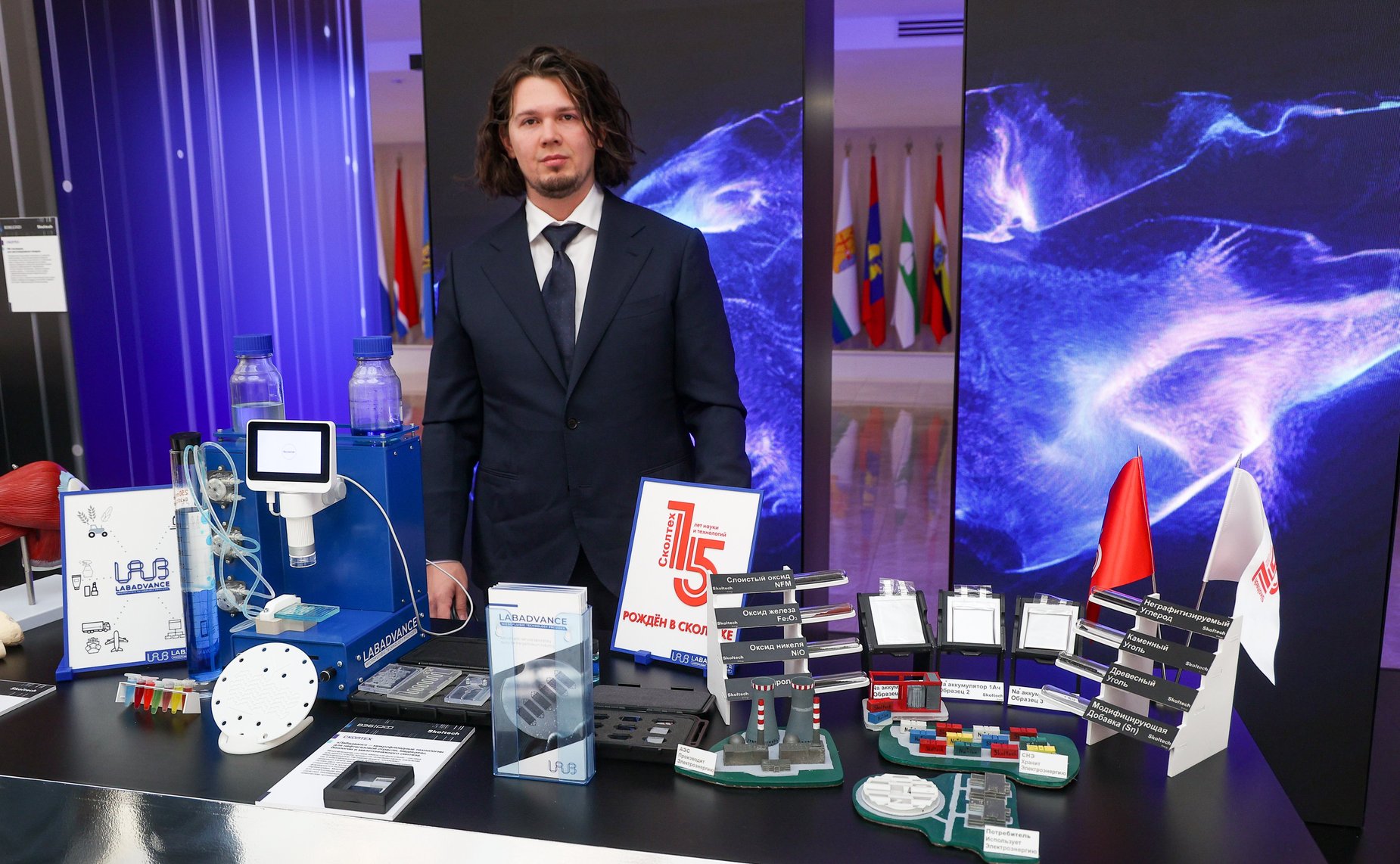 Валентина Матвиенко и Игорь Шувалов осмотрели выставку проектов, получивших поддержку институтов развития ВЭБ.РФ