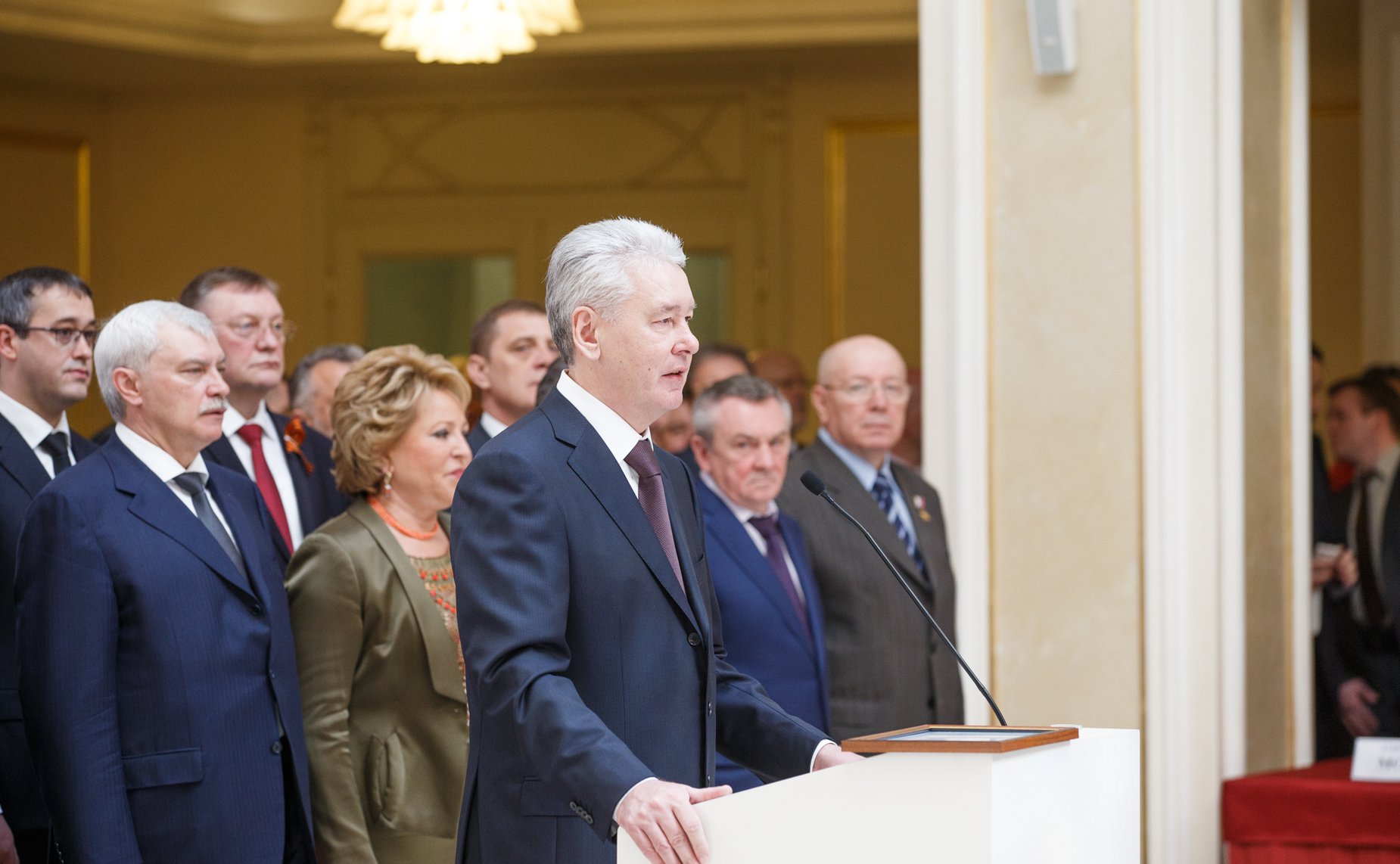 Торжественная церемония награждения российских городов-героев памятными 
