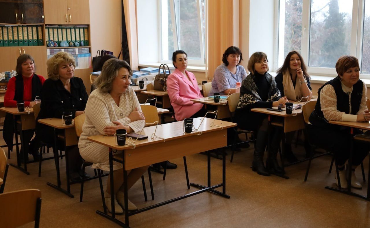 Екатерина Алтабаева встретилась с творческой группой учителей, которые преподают Севастополеведение