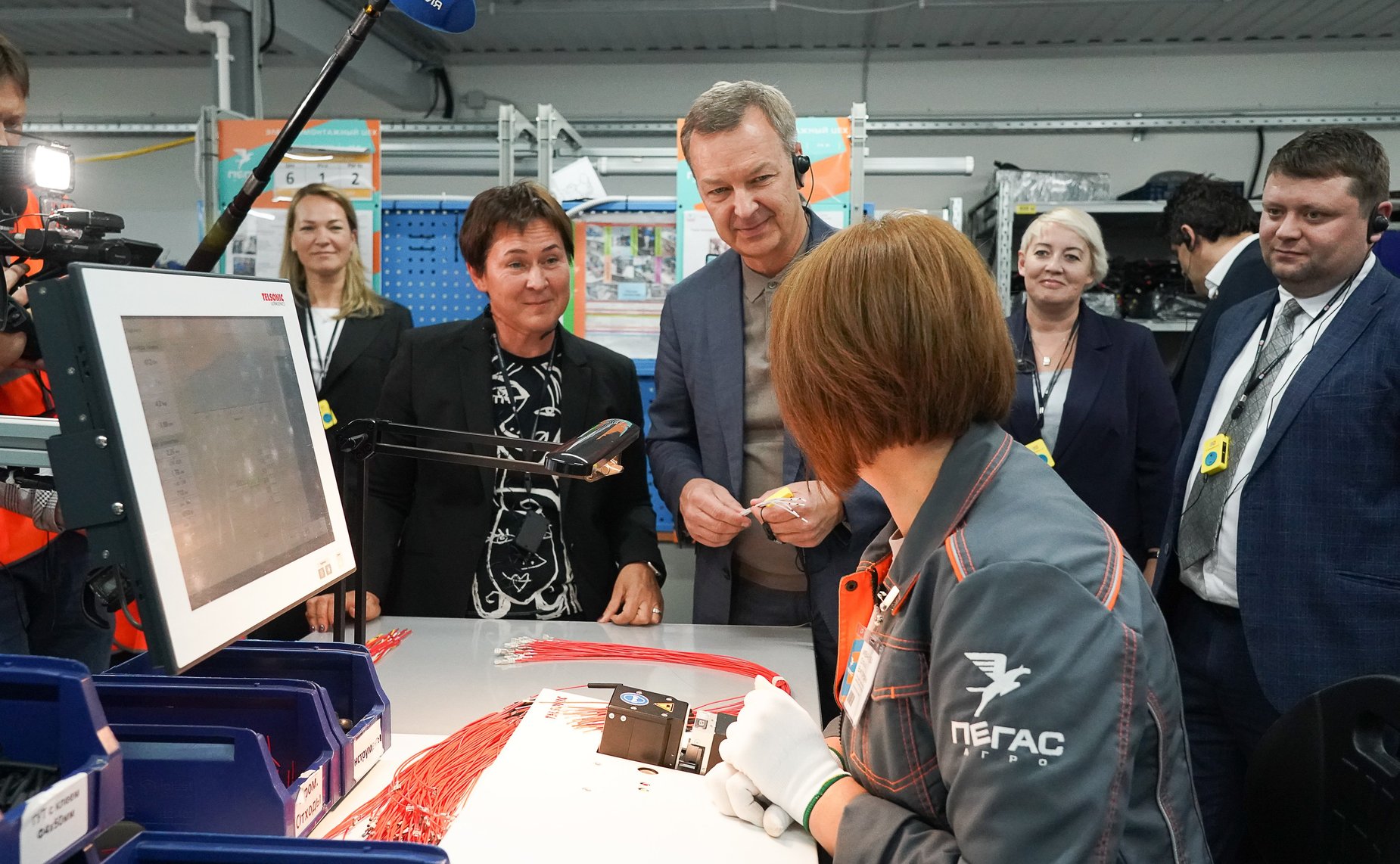 Первый заместитель Председателя Совета Федерации Андрей Яцкин осмотрел самарское предприятие, которое специализируется на выпуске сельскохозяйственной техники для внесения удобрений и средств химической защиты растений