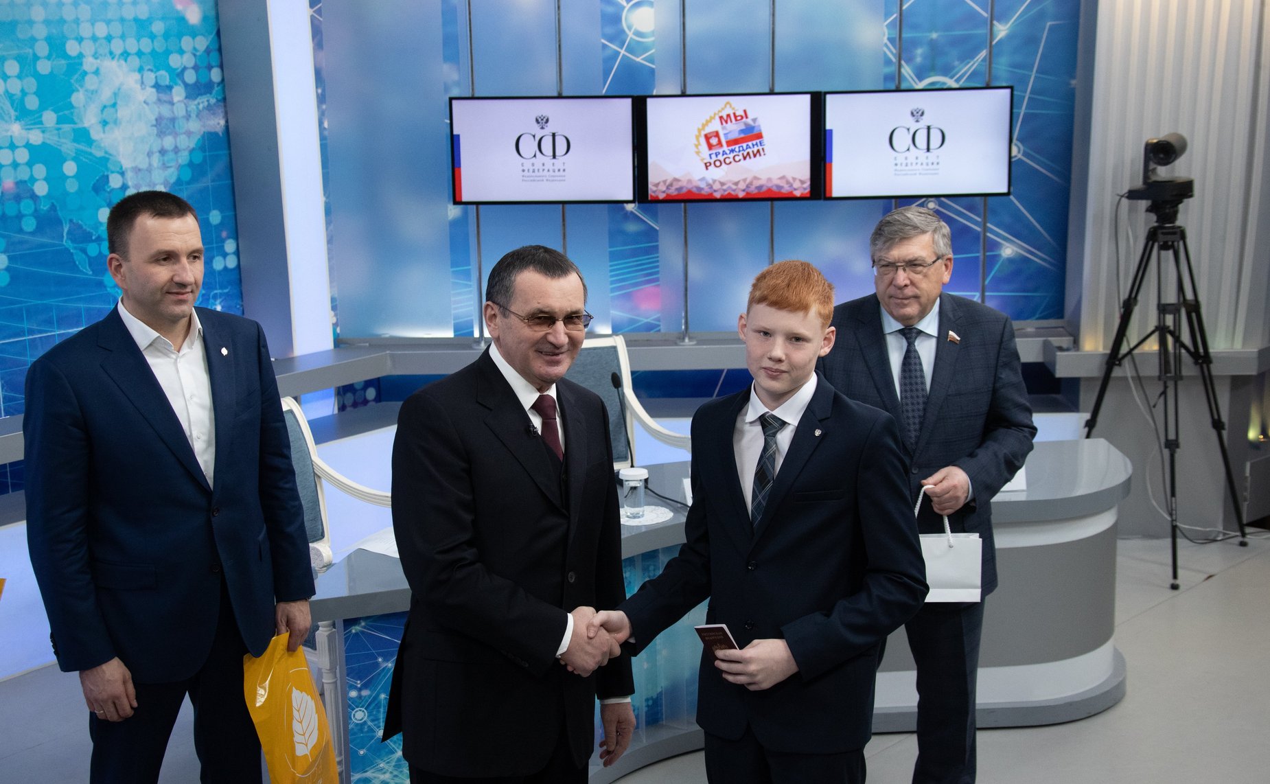 Церемония вручения паспортов в рамках проведения Всероссийской акции «Мы — граждане России!»