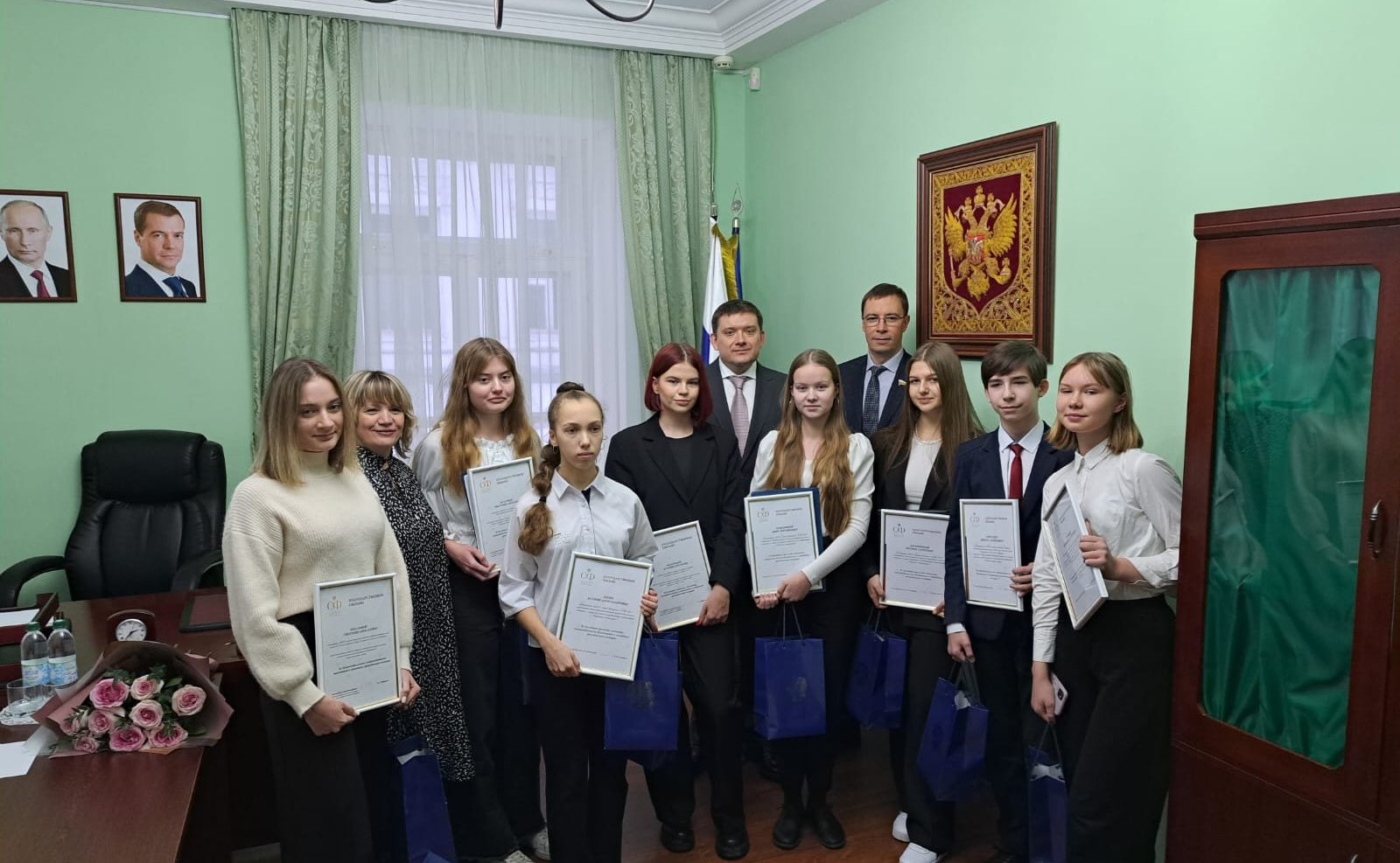 Николай Журавлев и Сергей Калашник приняли участие в прошедшей в регионе церемонии награждения победителей Всероссийской детской творческой школы-конкурса «Портрет твоего края»