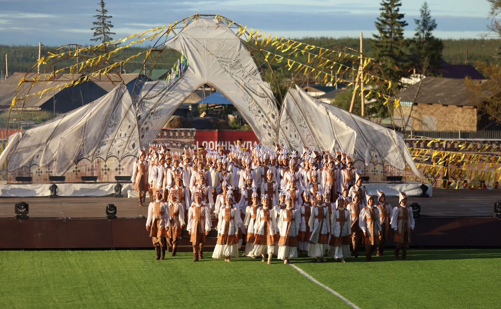 Сахамин Афанасьев принял участие в торжественной церемонии открытия игр в Таттинском районе