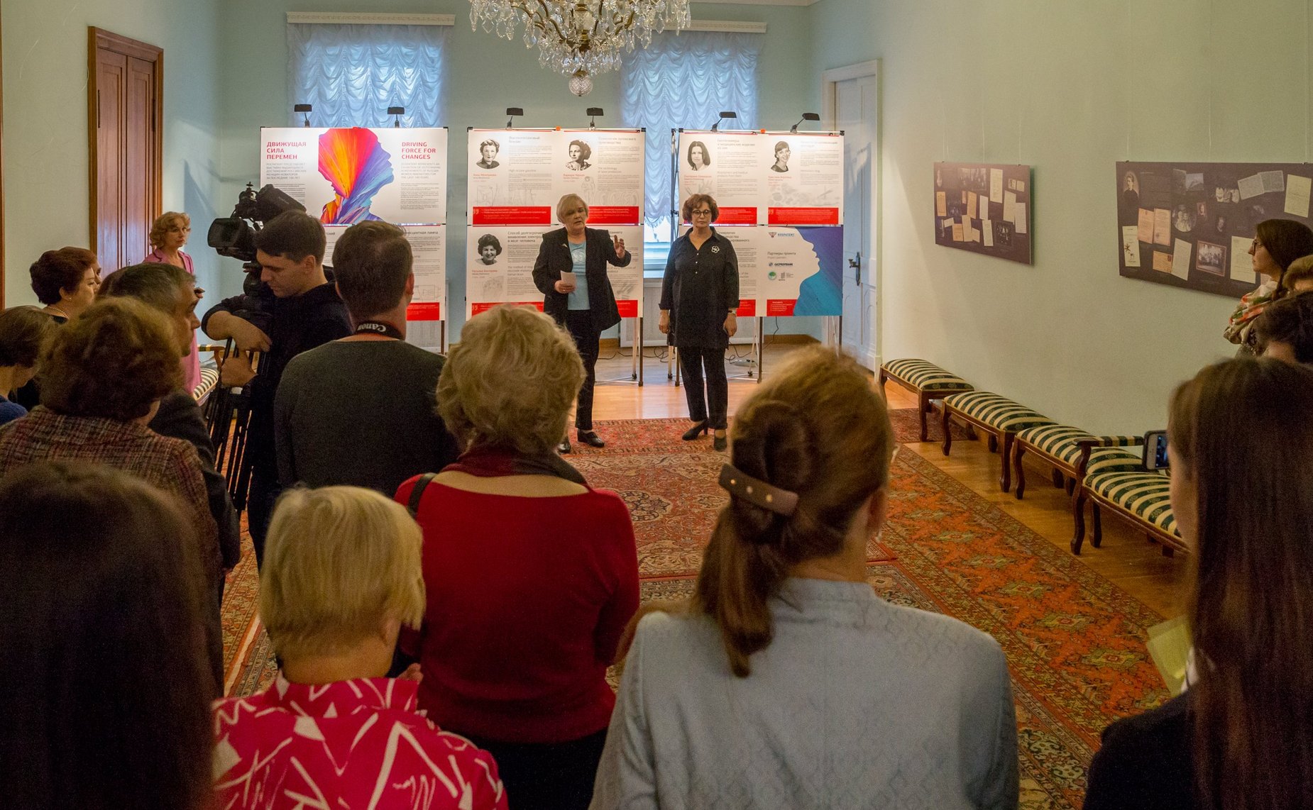 Е. Лахова открыла выставку и научно-практическую конференцию, посвященную женщинам, занимающимся научной деятельностью