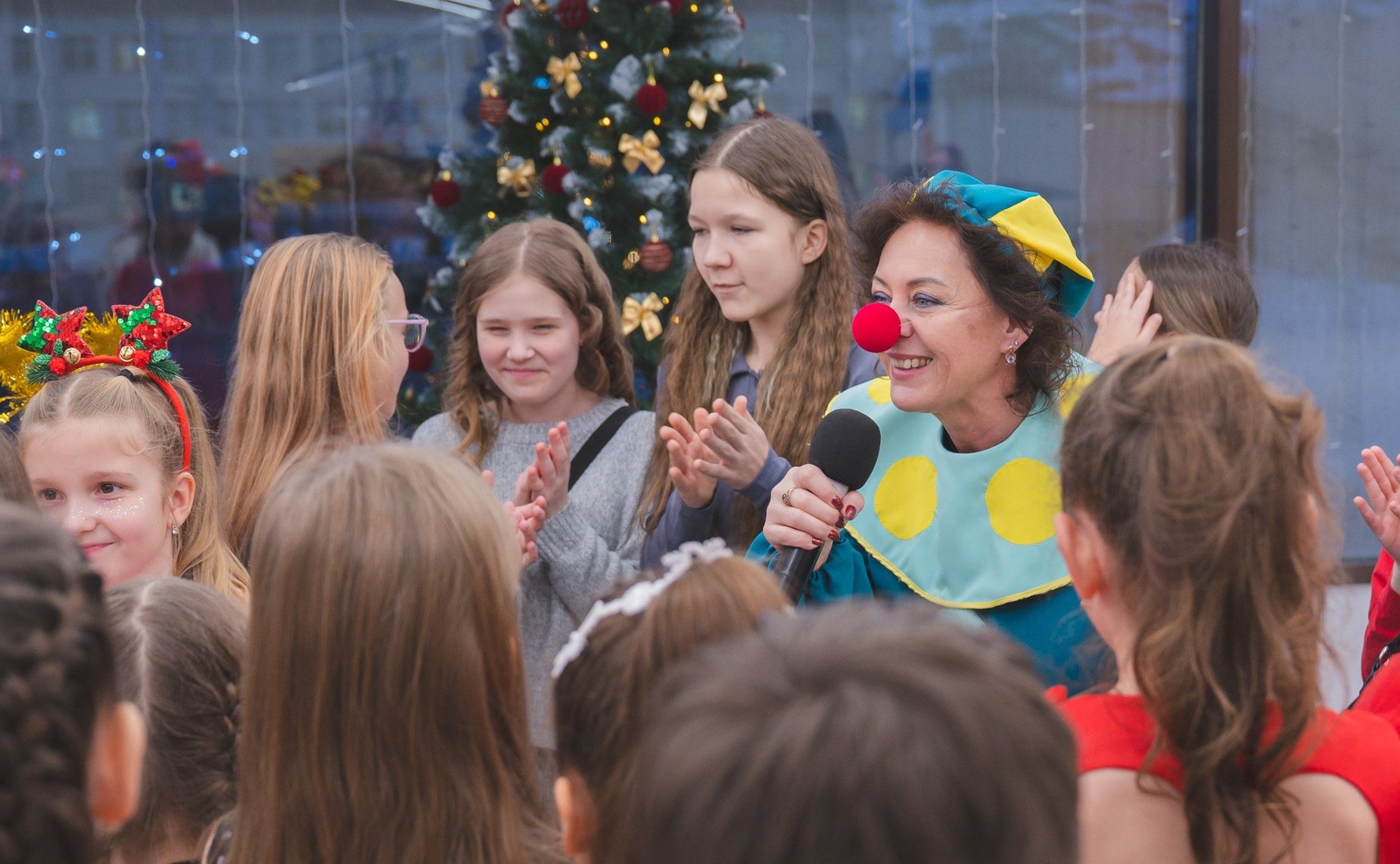 Елена Дягилева посетила модернизированный корпус школы в Снежногорске и вручила Почётную грамоту Совета Федерации начальнику управления образования Администрации ЗАТО Александровск
