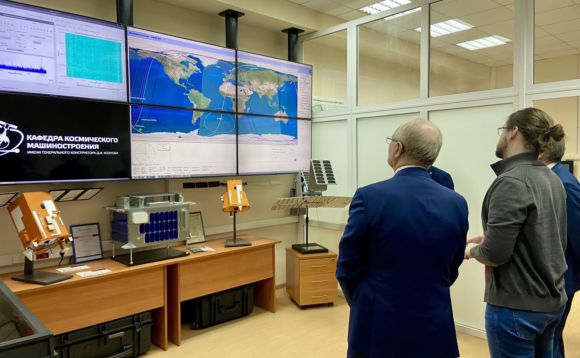 Фарит Мухаметшин посетил Самарский университет и ознакомился с перспективными научно-исследовательскими разработками