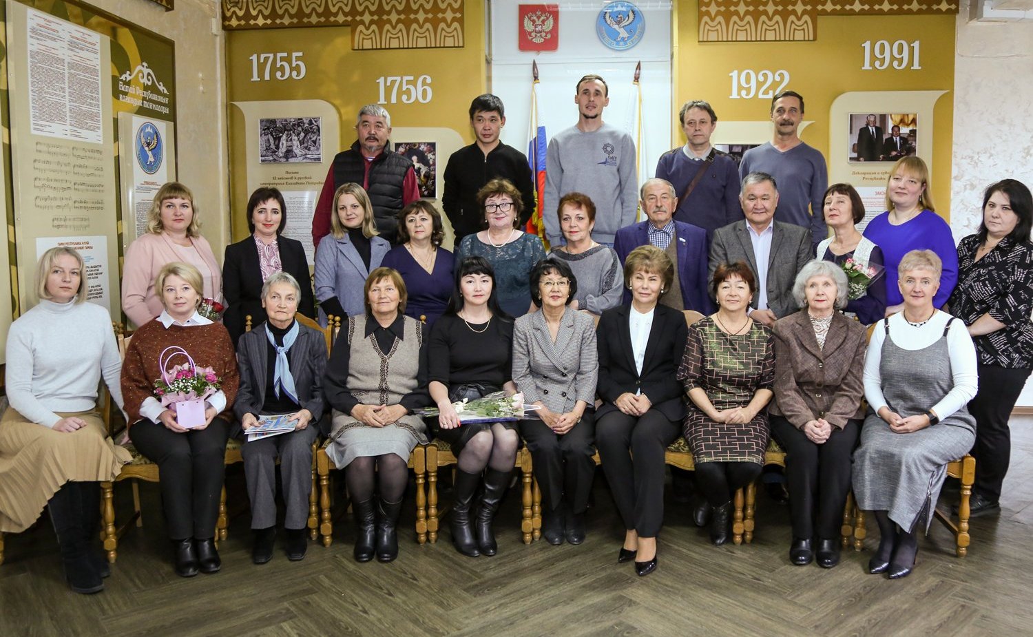 Татьяна Гигель в ходе рабочей командировки по региону приняла участие в круглом столе, посвященном 100-летию выхода первых номеров газет «Звезда Алтая» и «Алтайдын Чолмоны»