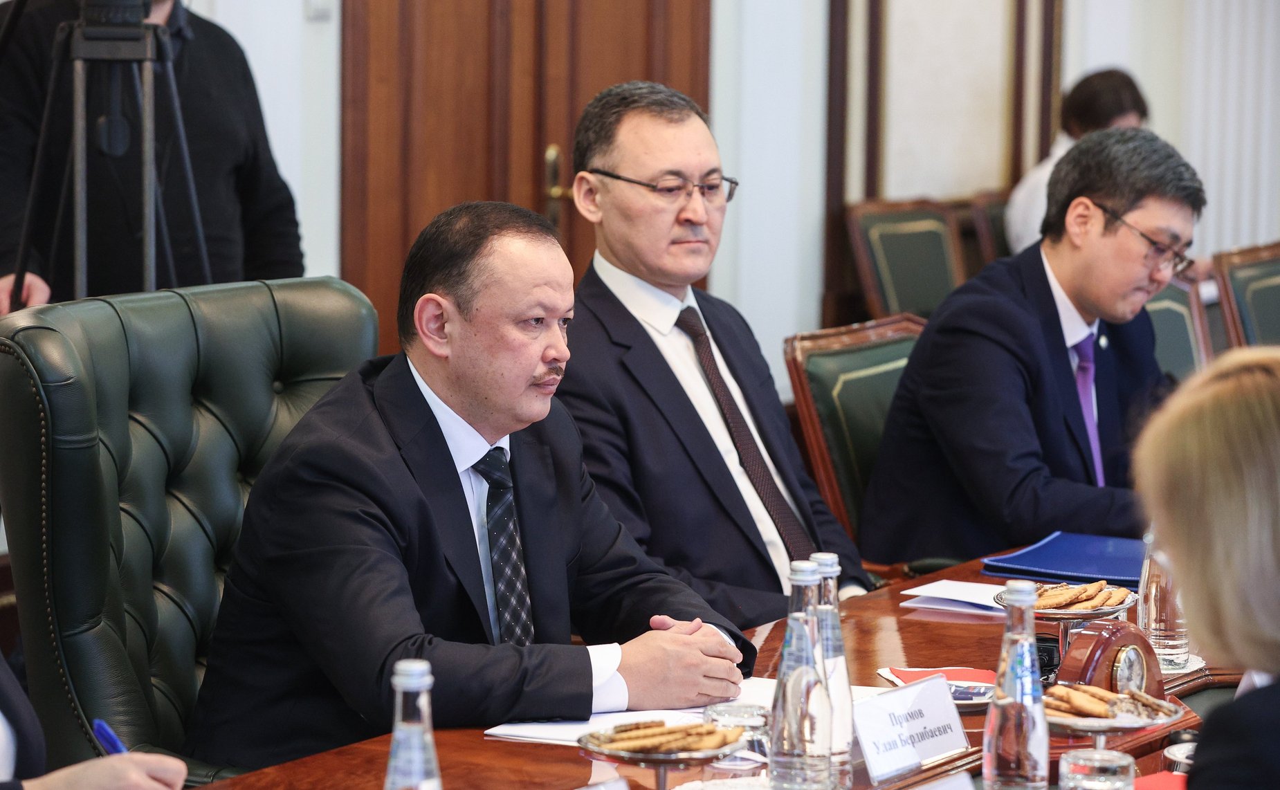 Владимир Джабаров провел встречу с председателем Комитета Жогорку Кенеша Киргизской Республики по международным делам, обороне, безопасности и миграции Уланом Примовым