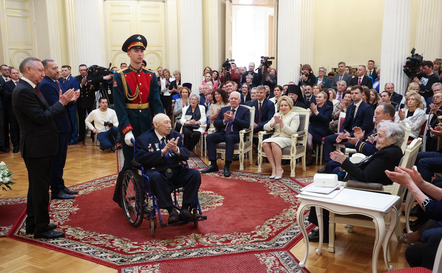 Валентина Матвиенко приняла участие в церемонии вручения знаков отличия «Почетный гражданин Санкт-Петербурга» в Мариинском дворце, посвященных Дню Санкт-Петербурга