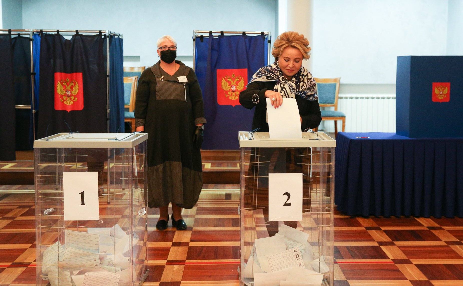 Председатель СФ Валентина Матвиенко приняла участие в голосовании на выборах в Государственную Думу