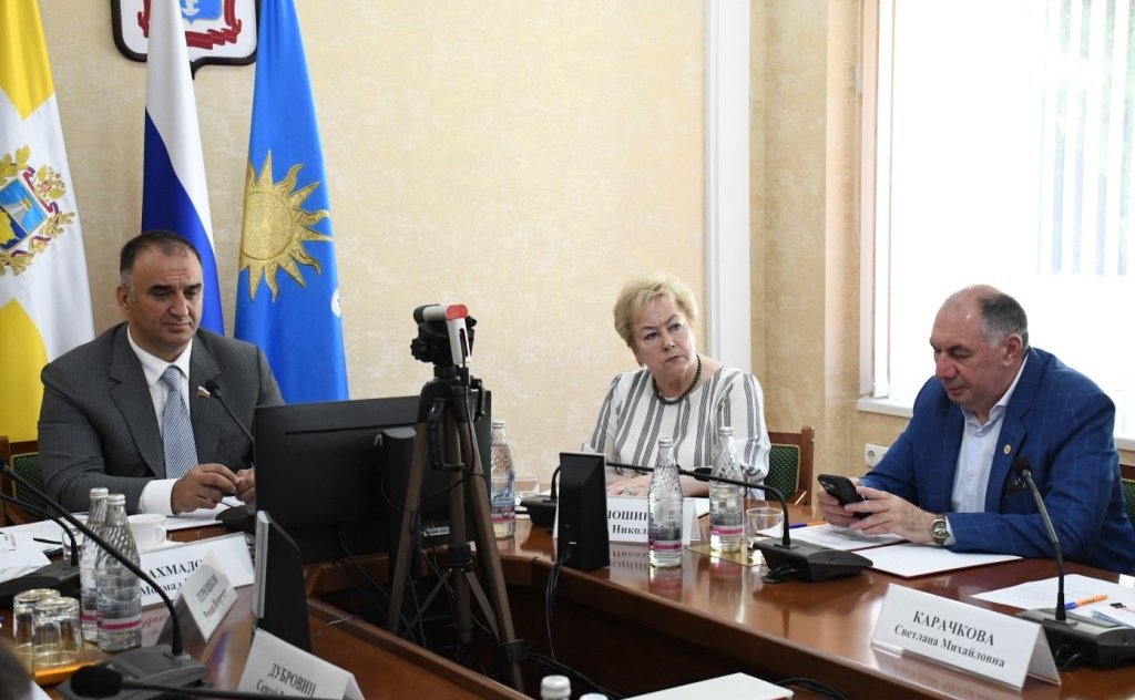 Заместитель председателя Комитета СФ по социальной политике Мохмад Ахмадов провел выездное совещание по вопросу мониторинга реализации положений Федерального закона, направленного на гармонизацию законодательства о спорте