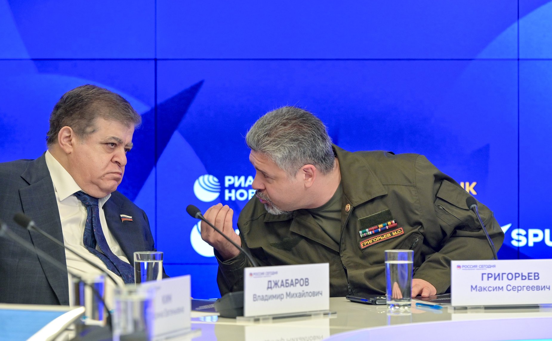 В пресс-центре МИА «Россия сегодня» прошла пресс-конференция по представленному докладу Международного общественного трибунала по преступлениям украинских неонацистов «Пытки российских военнослужащих: свидетельства освобожденных из украинского плена»