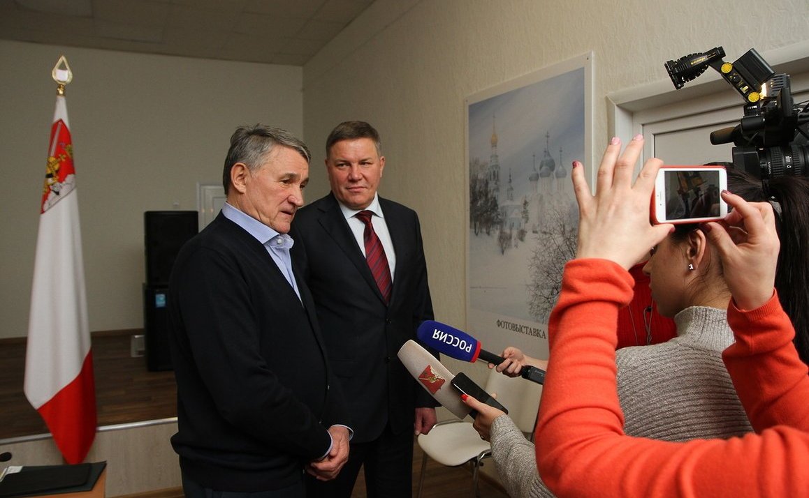 Вице-спикер принял участие в обсуждении путей развития Образовательного центра – кадетской школы «Корабелы Прионежья», а также дал старт гонке «Лыжня России»