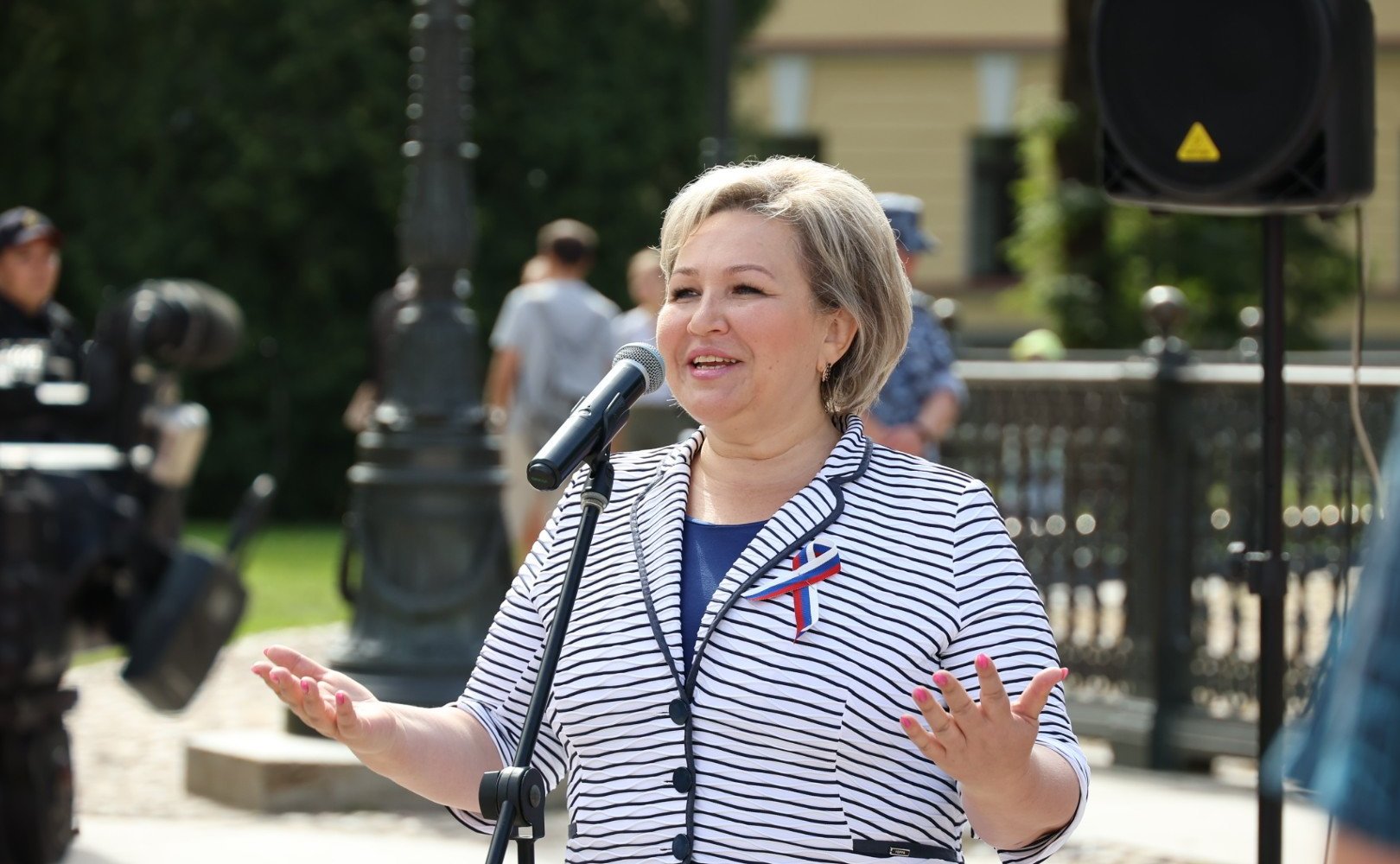 Елена Писарева приняла участие в мероприятиях, приуроченных ко Дню государственного флага Российской Федерации