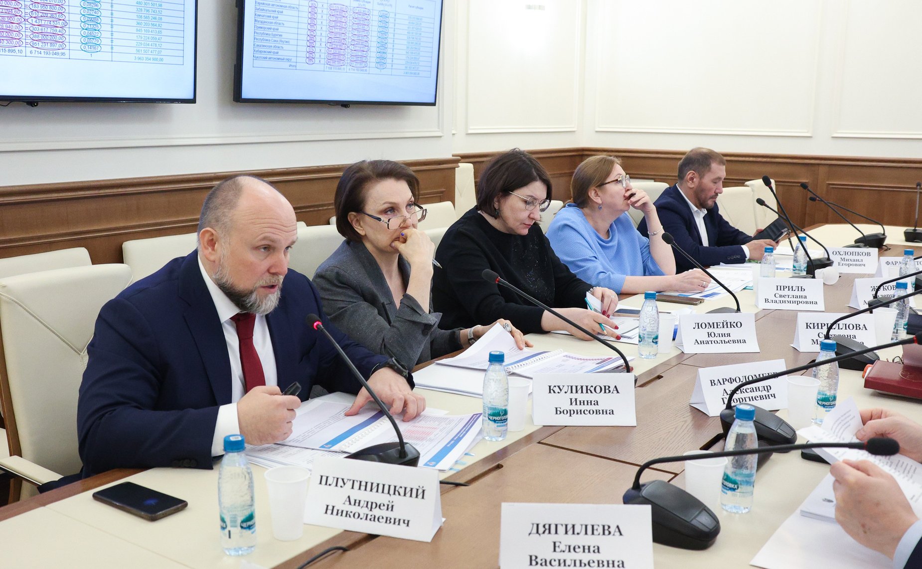 Совещание по вопросам финансового обеспечения авиационных услуг (санитарной авиации) для оказания скорой медицинской помощи жителям Дальнего Востока и Арктики