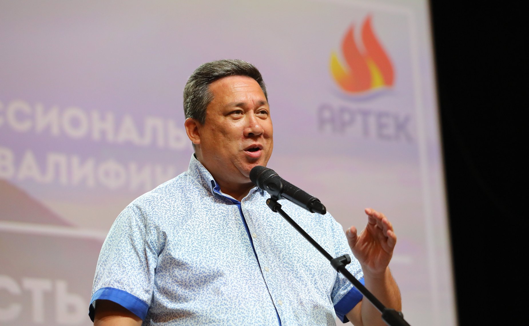 Владимир Полетаев встретился с советниками директоров школ по воспитанию, которые обучаются в детском центре «Артек»