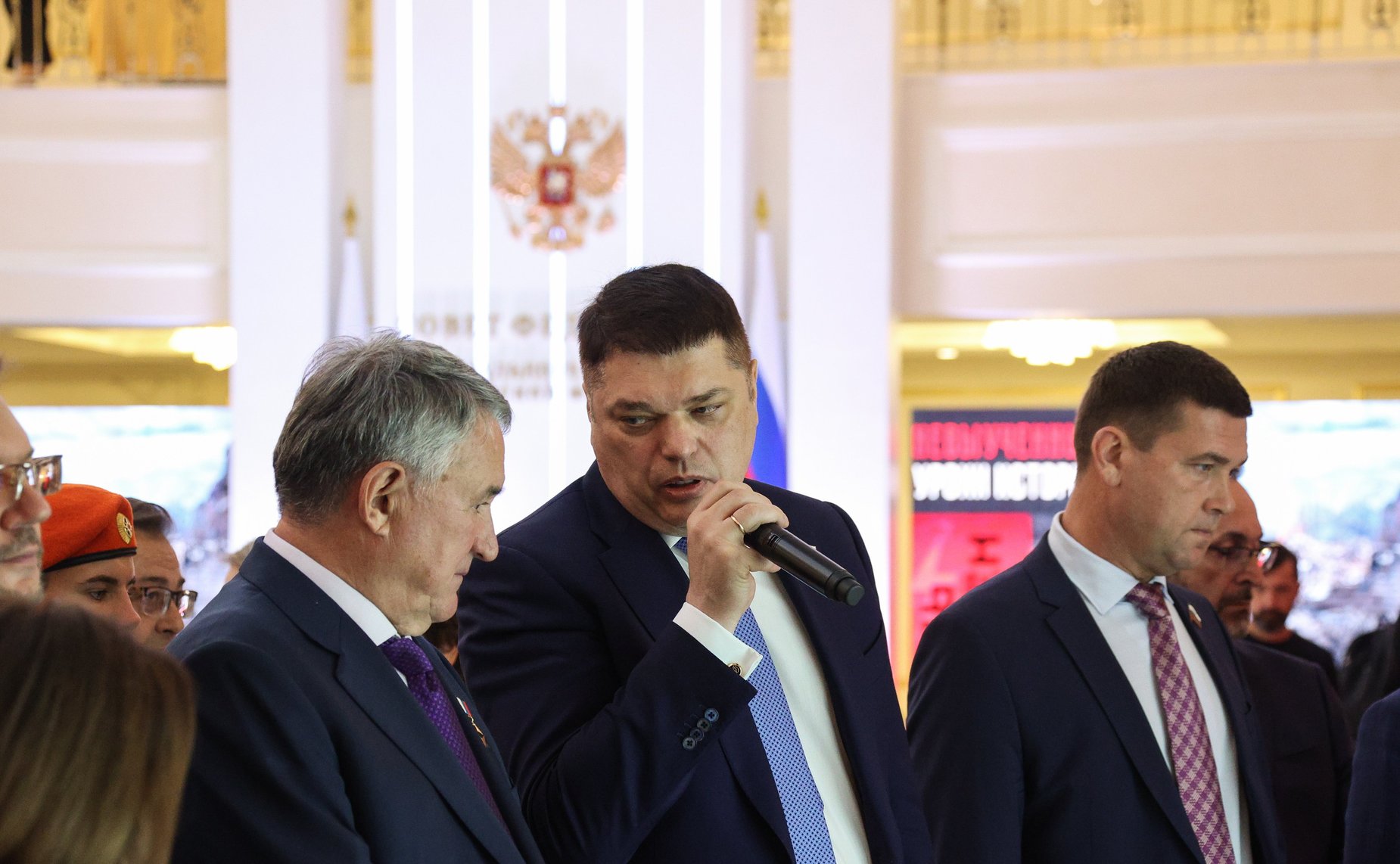 Юрий Воробьев и Дмитрий Василенко открыли в Совете Федерации выставку «Невыученные уроки истории. Связь времен. Пропаганда ненависти»