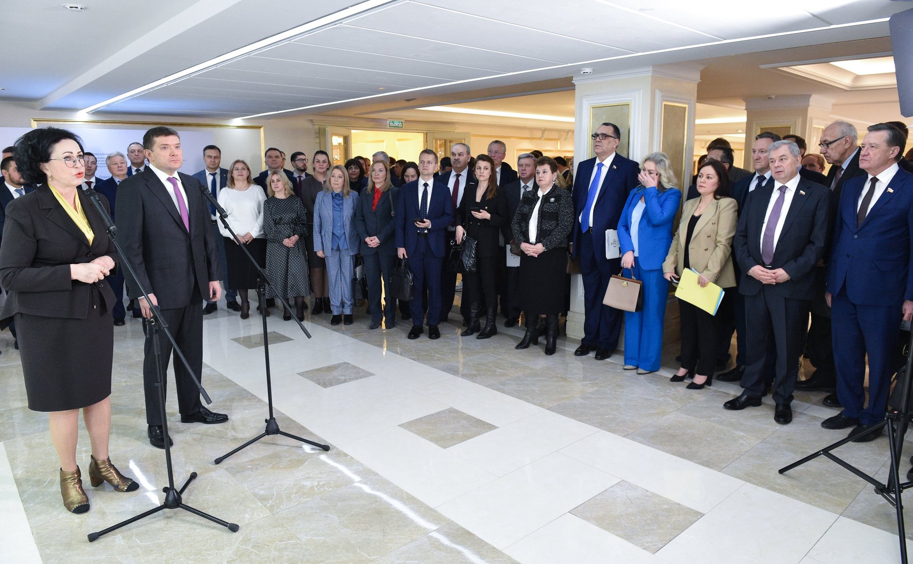 Открытие в Совете Федерации выставки, организованной Счетной палатой РФ, посвященной 30-летию российского парламентаризма и развитию парламентского контроля