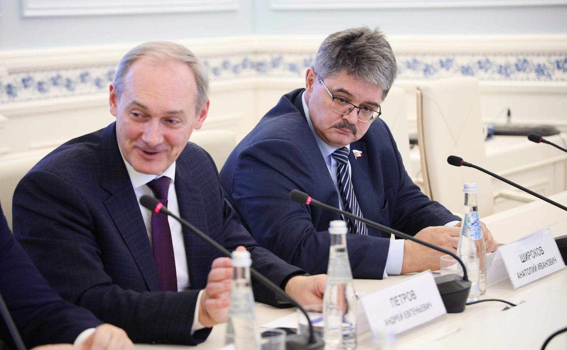 Дмитрий Василенко провел круглый стол, посвященный выставке о борьбе с нацизмом в годы Великой Отечественной войны и в наши дни