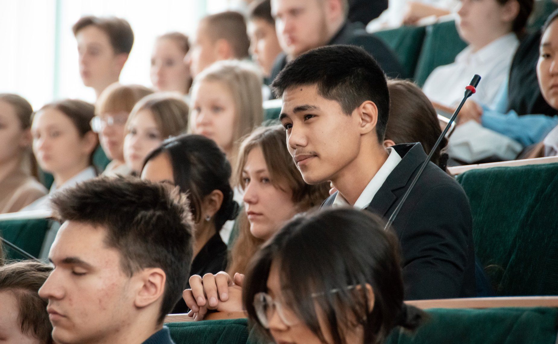 Владимир Полетаев организовал очередную встречу в рамках наставничества над одиннадцатиклассниками лицеев № 1, № 6, Усть-Коксинской школы имени Героя Советского Союза В.И. Харитошкина, студентами факультета физической культуры ГАГУ, учениками школы № 13,