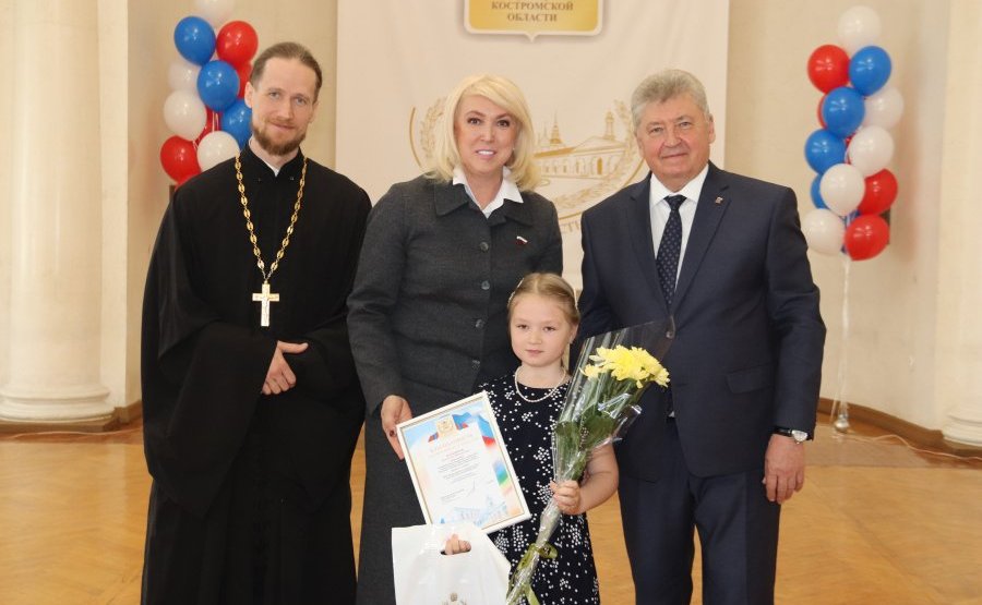 Светлана Кириллова приняла участие в церемонии награждения талантливых школьников Костромской области и их наставников