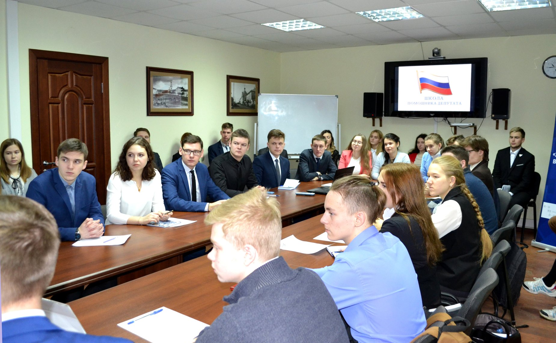 Виктор Бондарев провел в Кирове прием граждан и рабочую встречу с молодежью региона