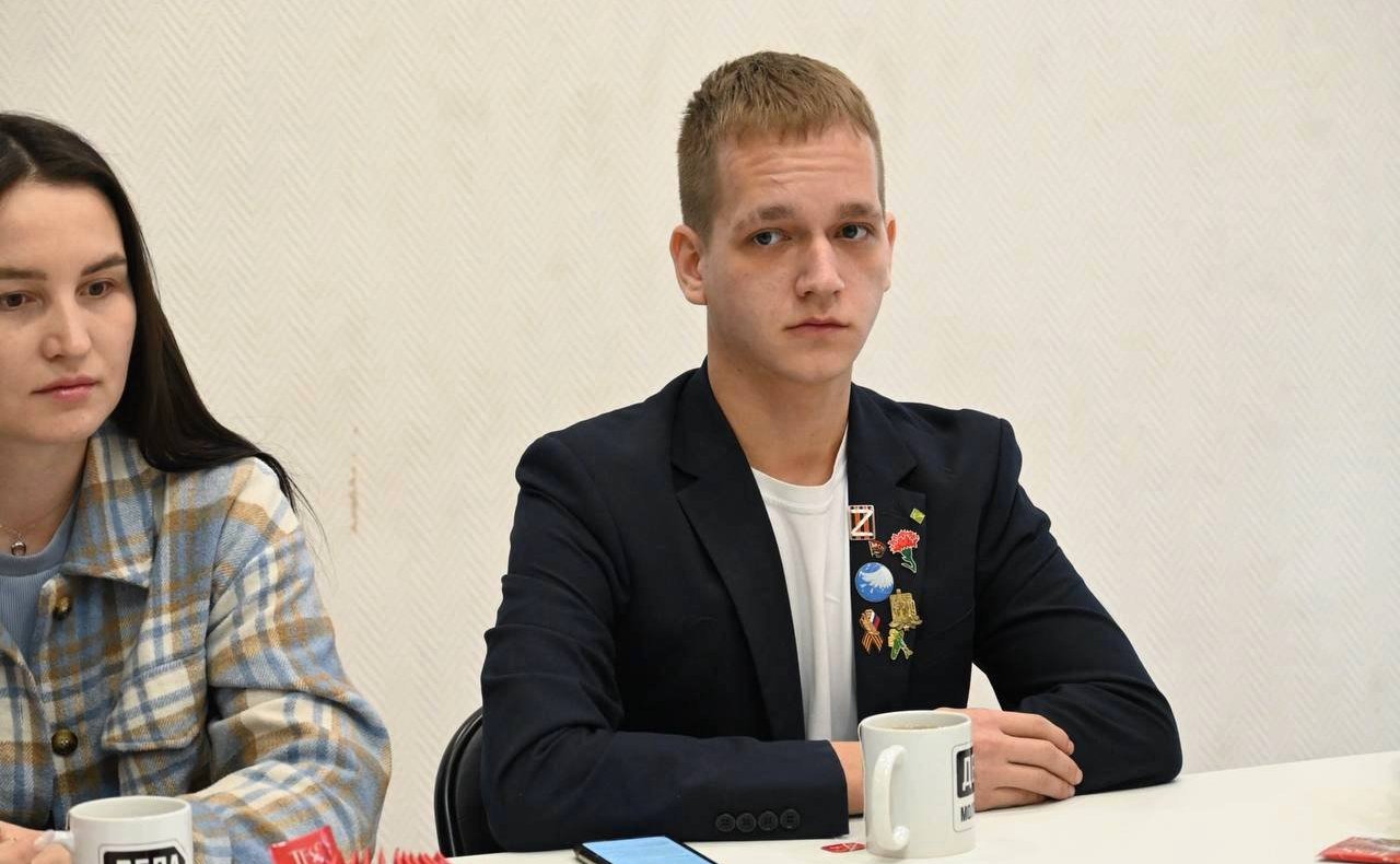 Айрат Гибатдинов вручил диплом проекта «Социальный курс: идеи нового времени» проекту «Ночная мэрия Ульяновска: организация вечернего и ночного досуга в городе»