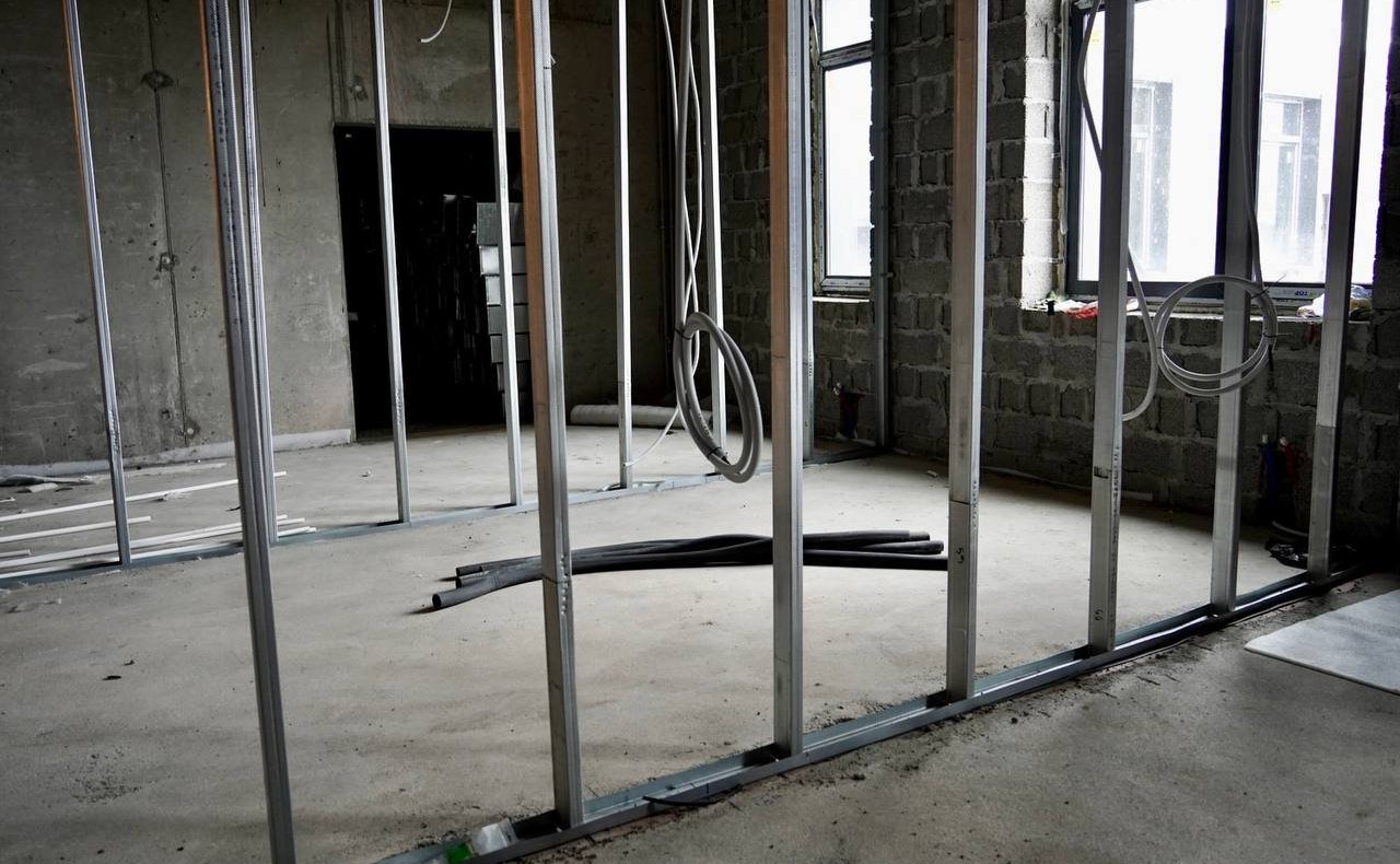 Анатолий Артамонов проинспектировал ход строительных работ на объектах социальной инфраструктуры в Кисловодске