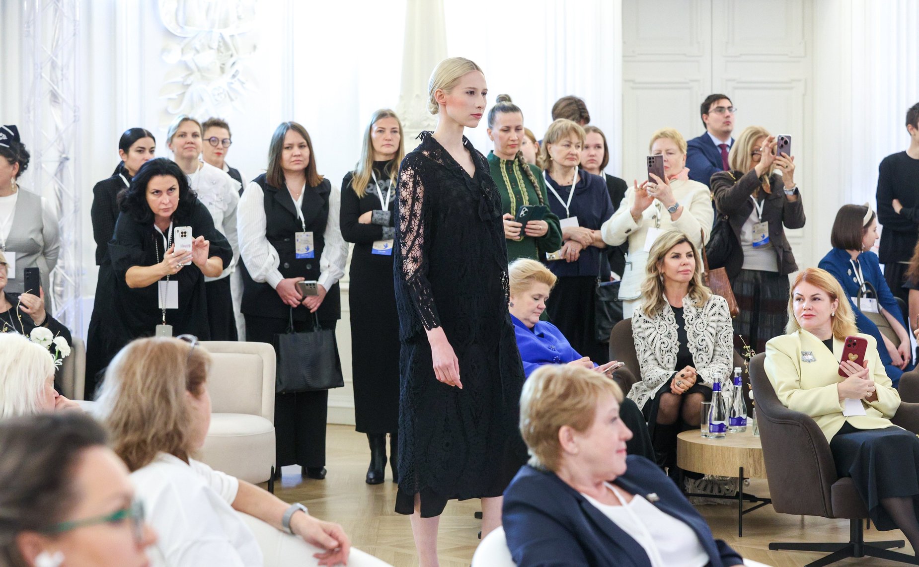 Модный показ «Елецкие кружева». Международный форум «Женщины за сохранение традиций»