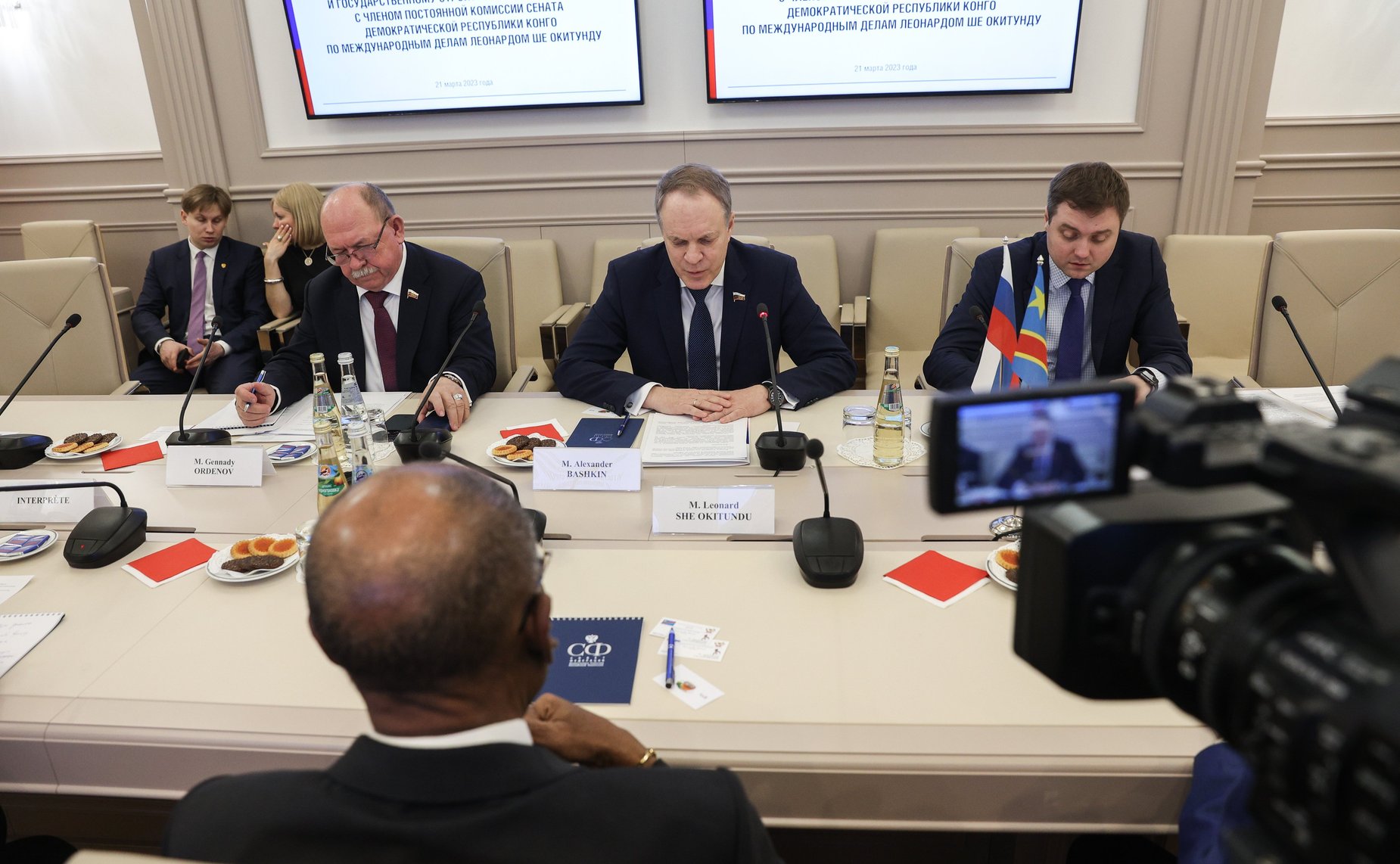 Встреча члена Комитета СФ по конституционному законодательству и государственному строительству Александра Башкина с членом постоянной Комиссии Сената Демократической Республики Конго по международным делам