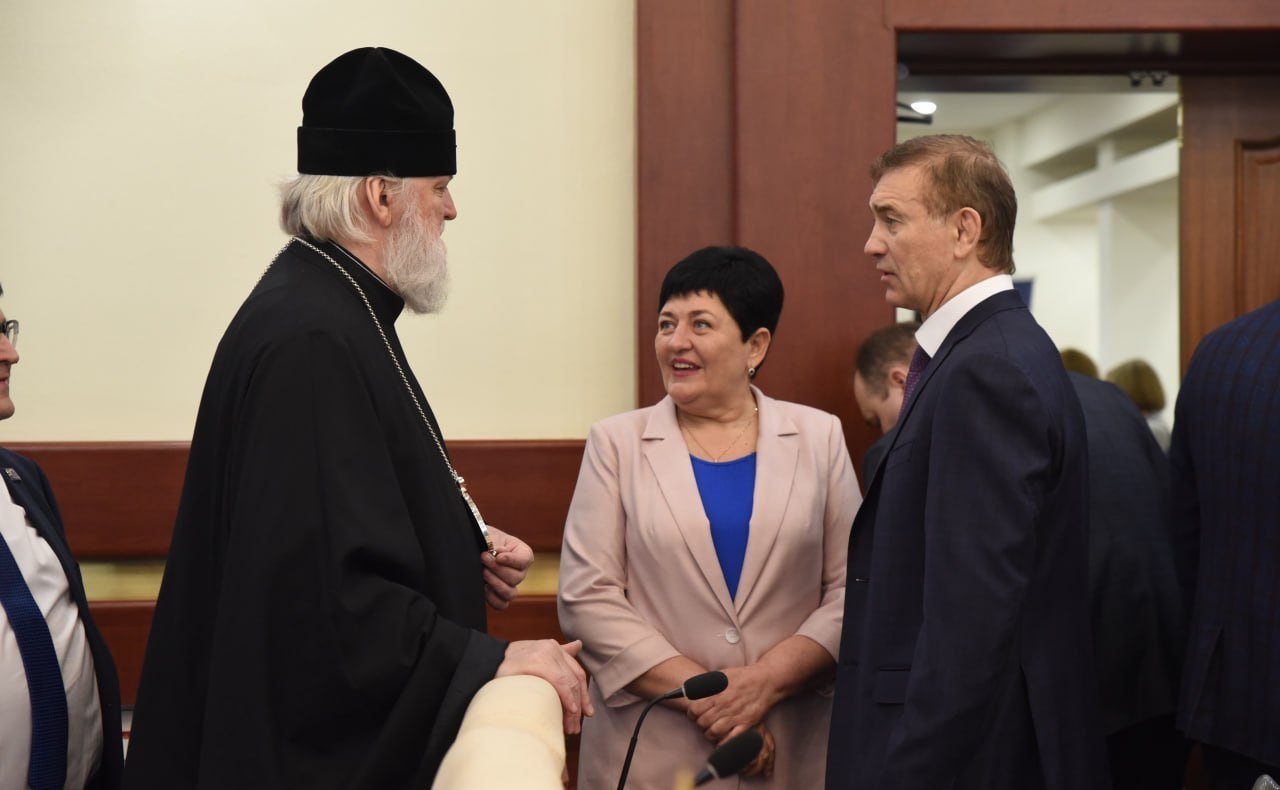 Александр Брыксин поздравил с 30-летием Курскую областную Думу