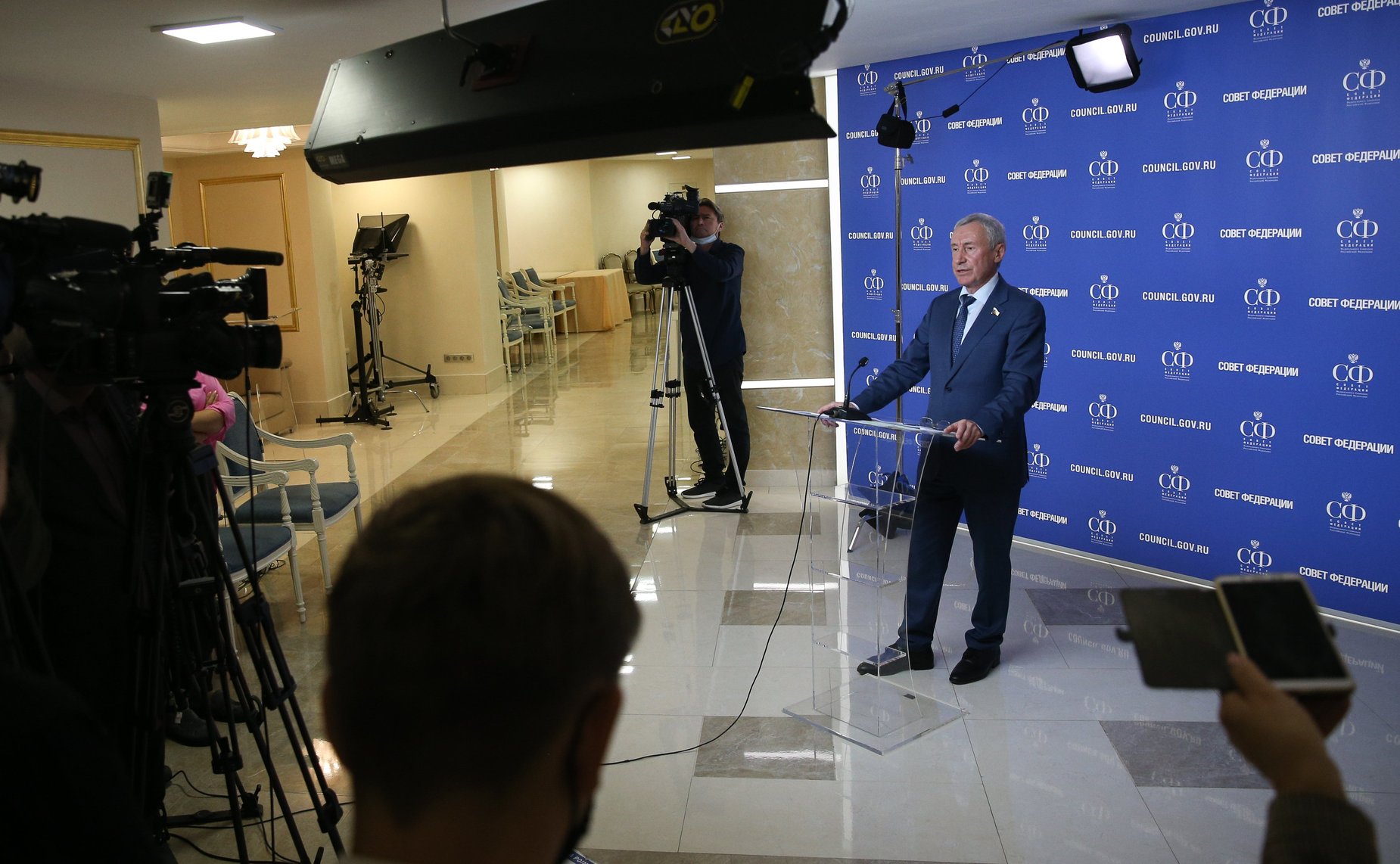 Брифинг председателя Временной комиссии СФ по защите государственного суверенитета и предотвращению вмешательства во внутренние дела РФ Андрея Климова