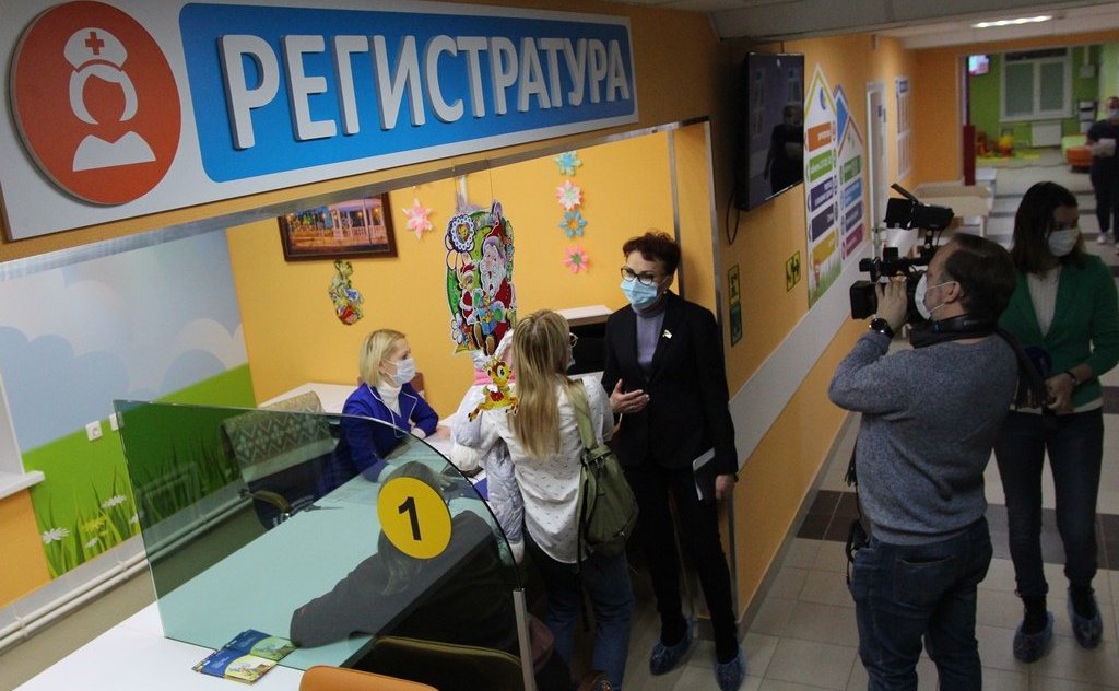 Татьяна Кусайко посетила медучреждения Кольского района