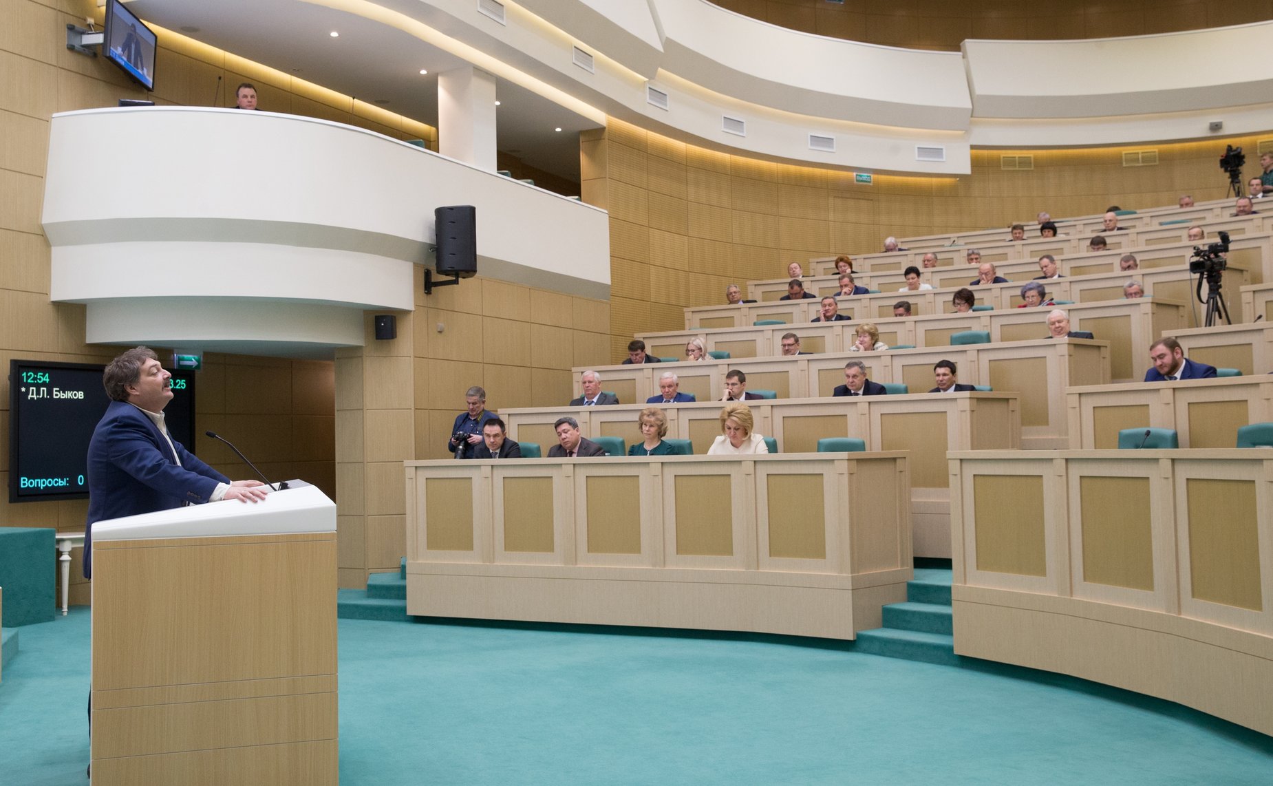 Д. Быков выступил на 422-м заседании Совета Федерации