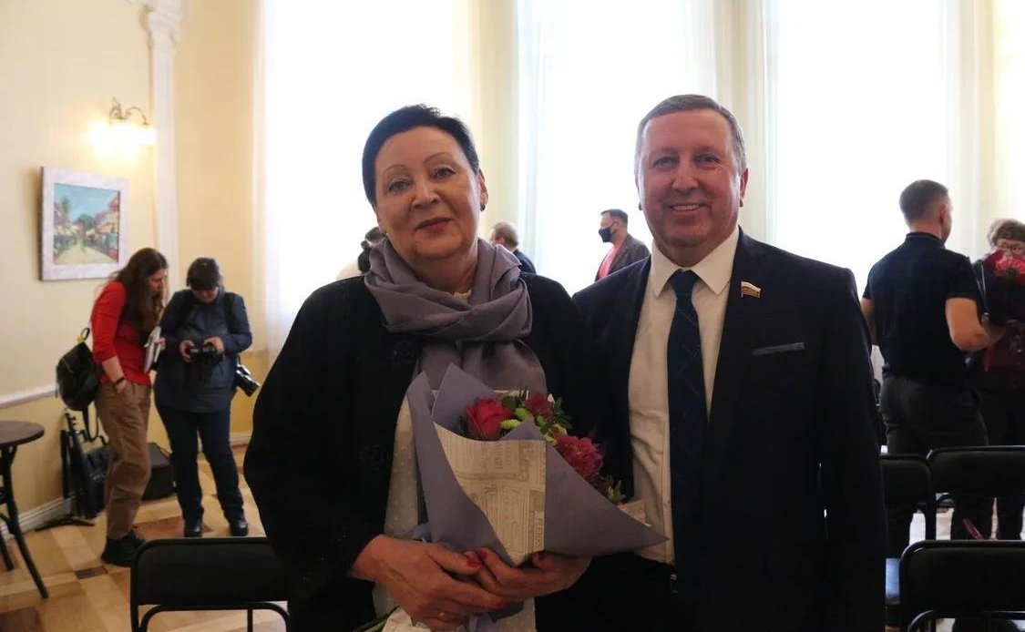 Сергей Березкин в ходе поездки в регион принял участие в церемонии вручения областной театральной премии. в первом русском театре имени Федора Волкова