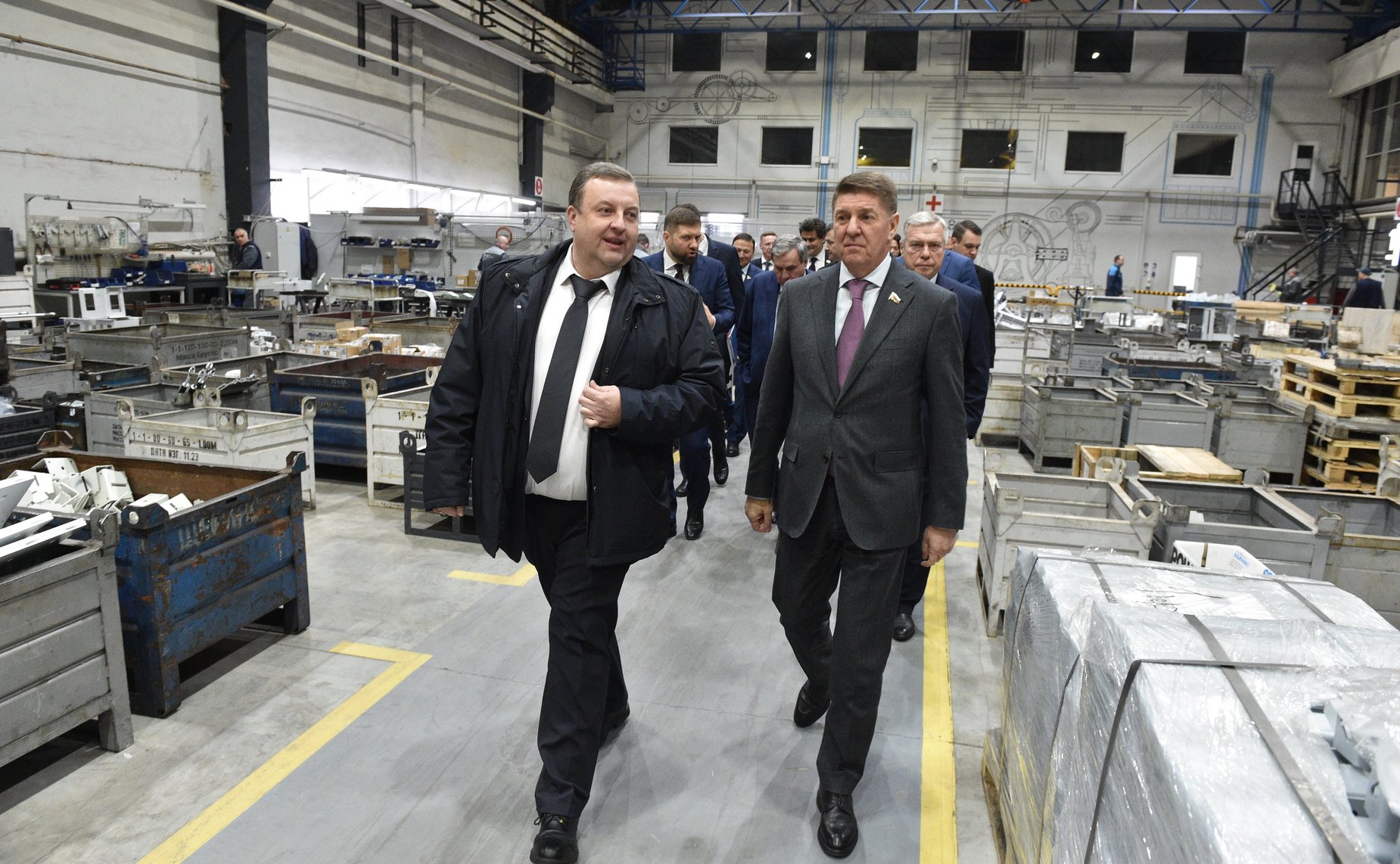 Сенаторы ознакомились с предприятием по производству лифтового оборудования акционерного общества «Щербинский лифтостроительный завод»