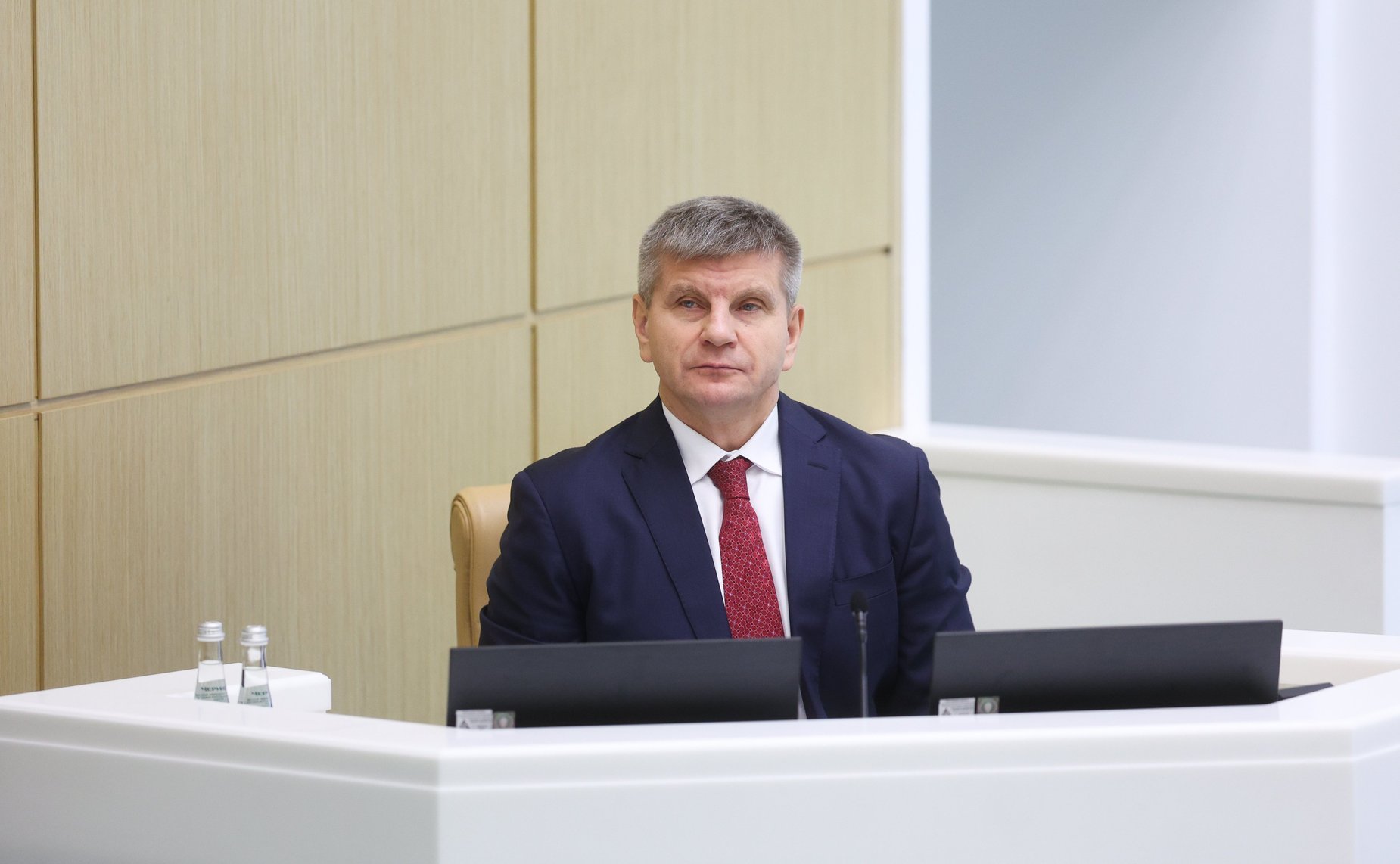 Геннадий Голов