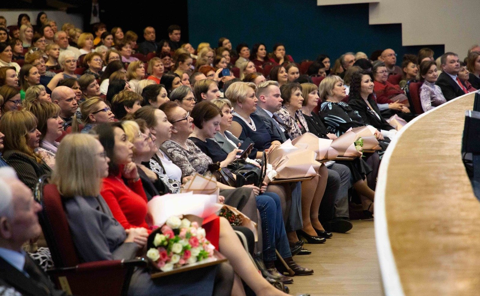 Наталия Косихина поздравила работников сферы культуры Ярославской области с профессиональным праздником – Днем работника культуры и вручила награды