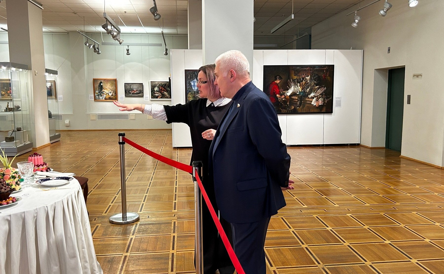 Сергей Мартынов посетил выставку о русском гостеприимстве в Йошкар-Оле