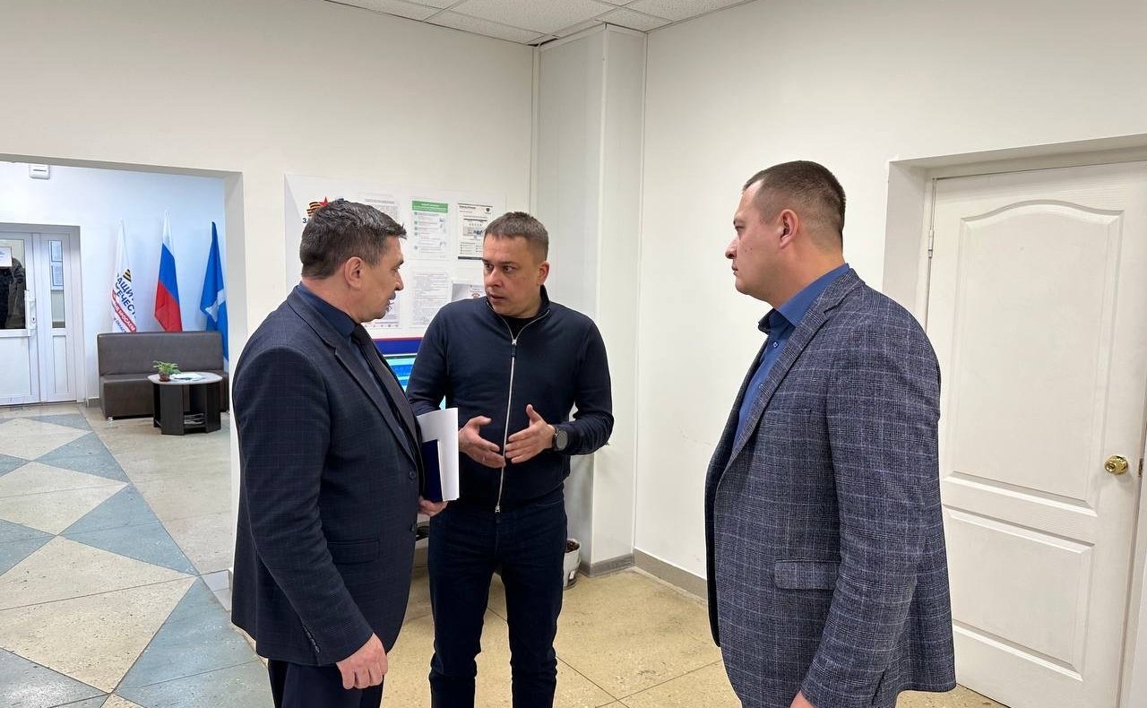 Айрат Гибатдинов совместно с депутатом Законодательного Собрания Романом Султашовым посетил региональный филиал Фонда «Защитники Отечества»