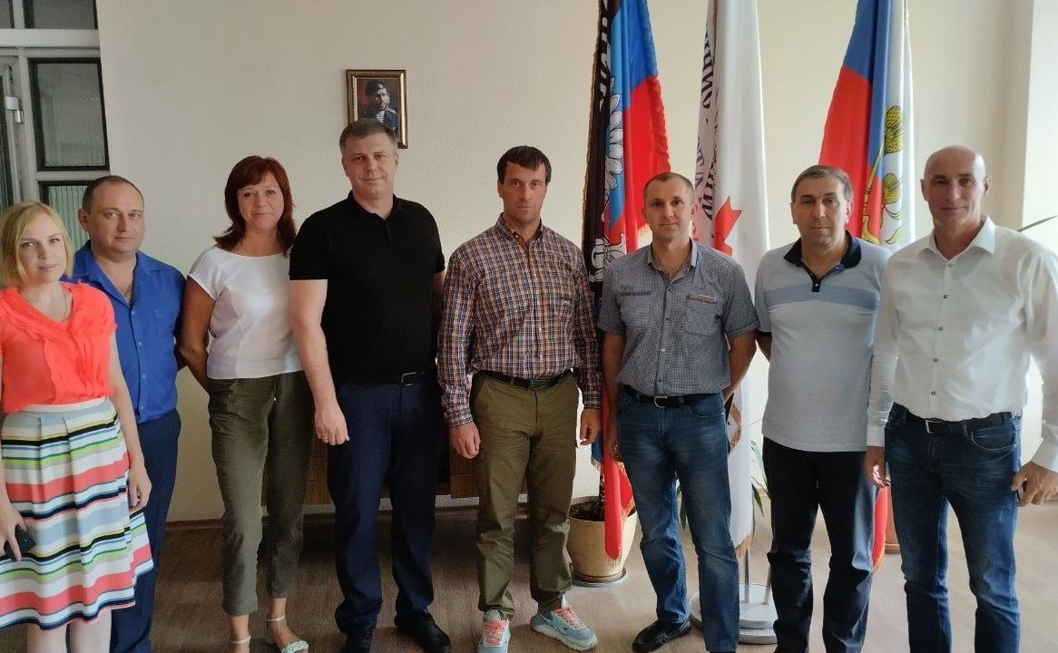 Эдуард Исаков в Донецке провёл рабочую встречу с первым заместителем Министра молодежи, спорта и туризма ДНР Виктором Ореховым и руководителем Донецкого республиканского центра адаптивной физической культуры и спорта Оксаной Черниковой