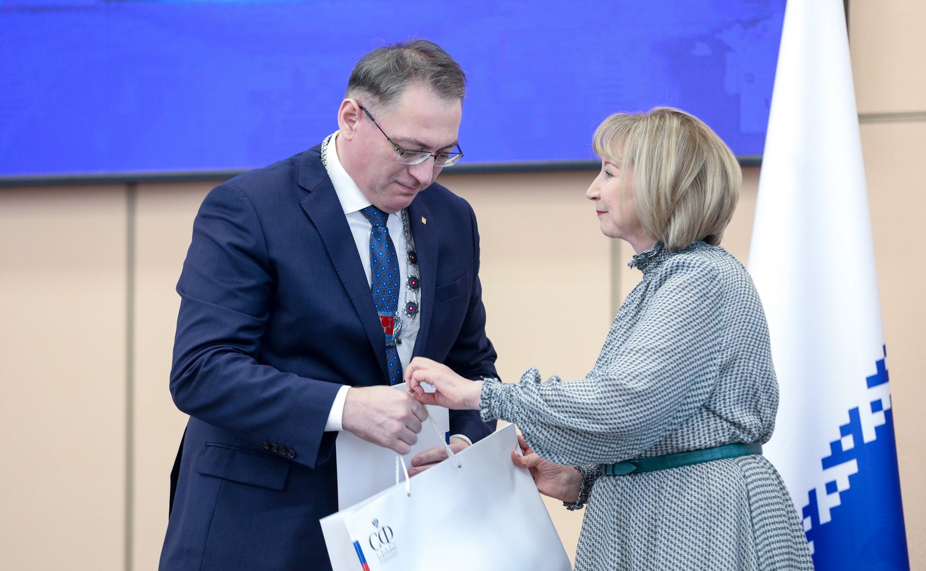 Римма Галушина приняла участие в торжественной церемонии вступления в должность главы муниципального образования «Городской округ «Город Нарьян-Мар» Олега Белака