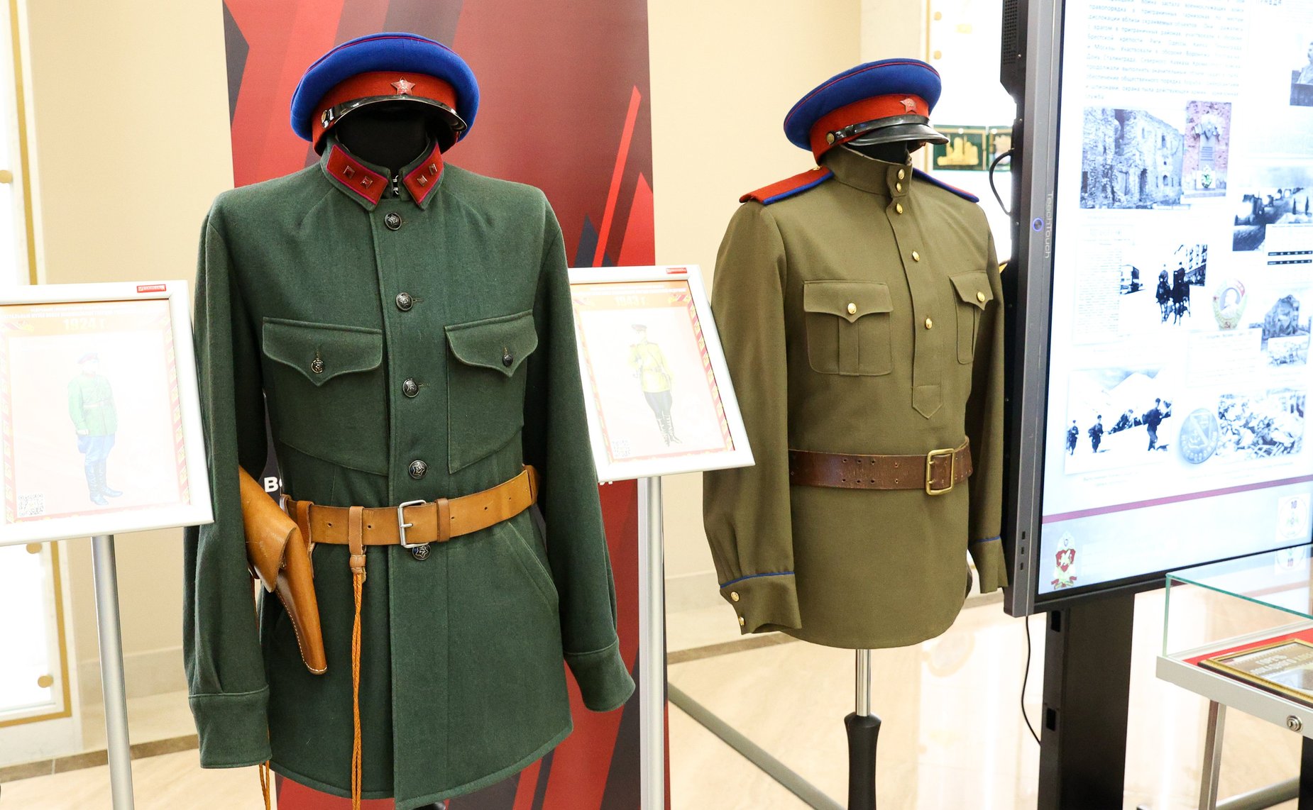 Торжественное открытие в Совете Федерации выставки, посвященной 10-летию создания Росгвардии и 215-й годовщине со дня образования войск правопорядка России