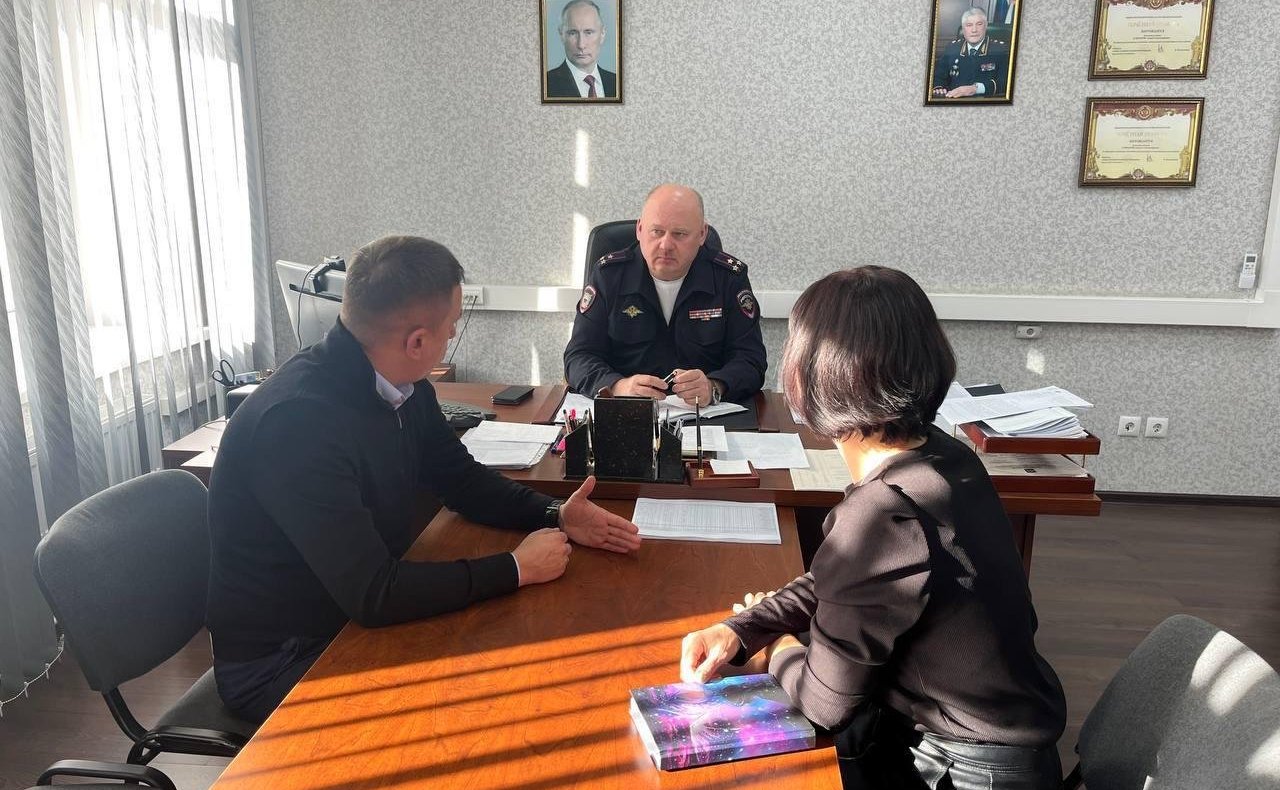 Айрат Гибатдинов провёл проверку организации охраны школ и обсудил с представителями силовых ведомств и образовательных учреждений меры по повышению безопасности школьников