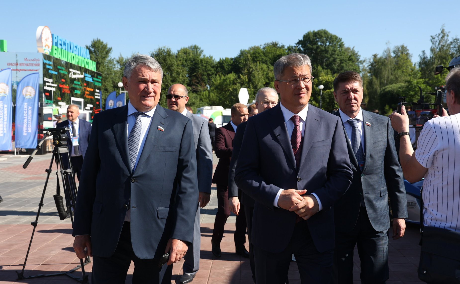 Юрий Воробьёв и заместитель Председателя Совета Республики Сергей Хоменко открыли выставку достижений народного хозяйства в рамках XI Форума регионов Беларуси и России