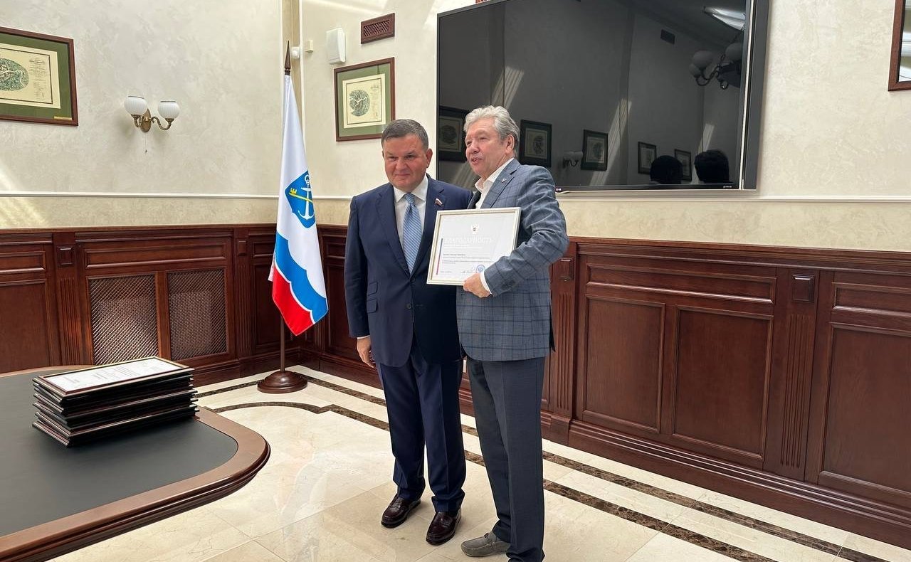 Сергей Перминов вручил награды СФ землякам в День Ленинградской области
