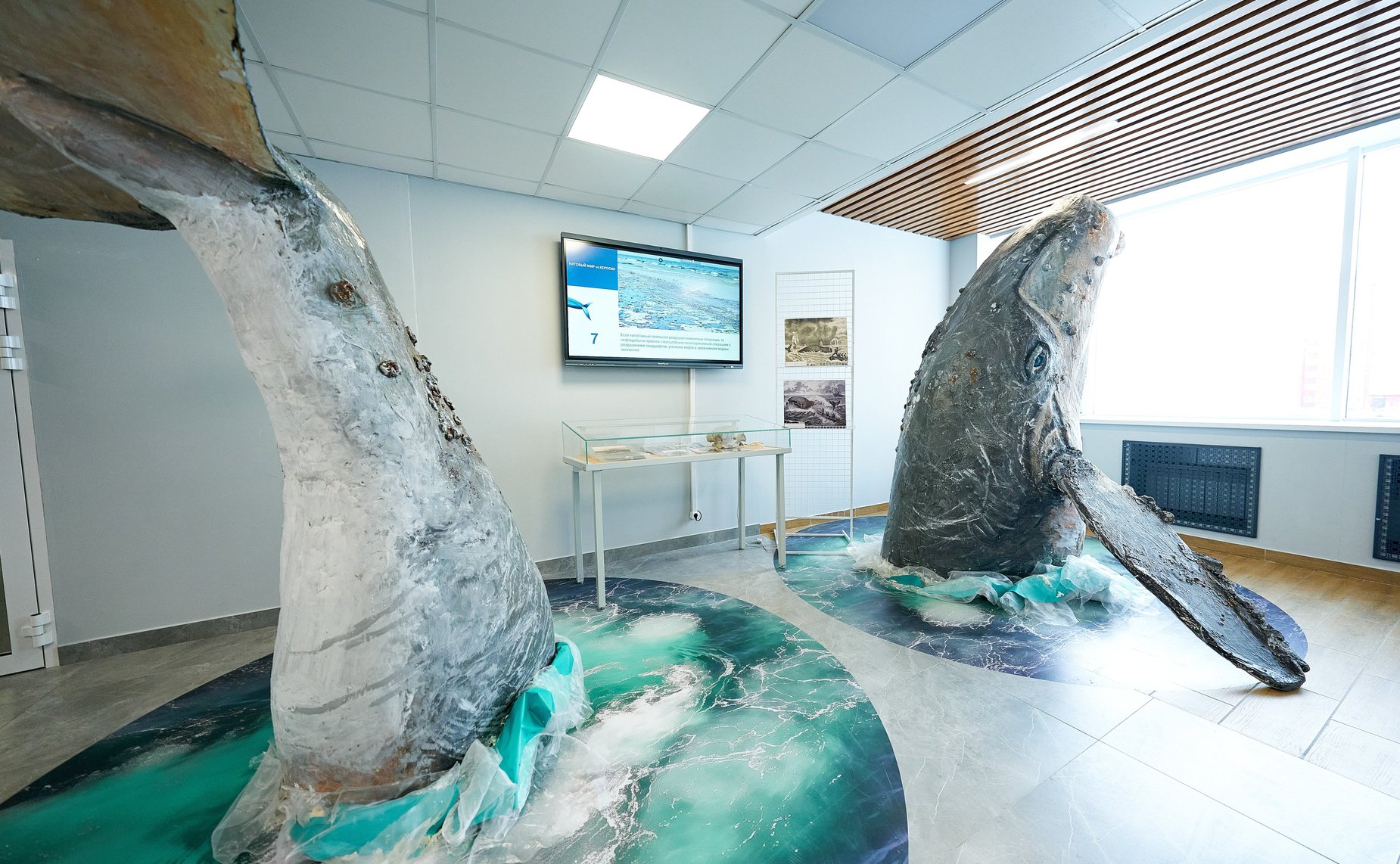 Первый заместитель Председателя СФ Владимир Якушев и губернатор Ханты-Мансийского автономного округа — Югры Руслан Кухарук посетили школу и новый корпус Югорского физико-математического IT-лицея в столице ХМАО Югре