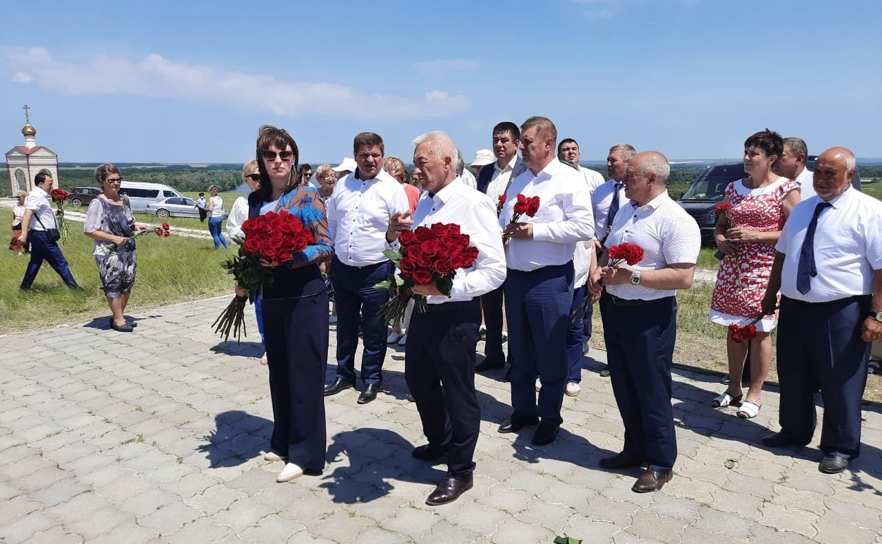 Сергей Михайлов в День памяти и скорби принял участие в торжественном митинге по случаю открытия в хуторе Логовский Волгоградской области Братской могилы советских воинов, погибших в ходе боёв на Клетском плацдарме в 1942 году
