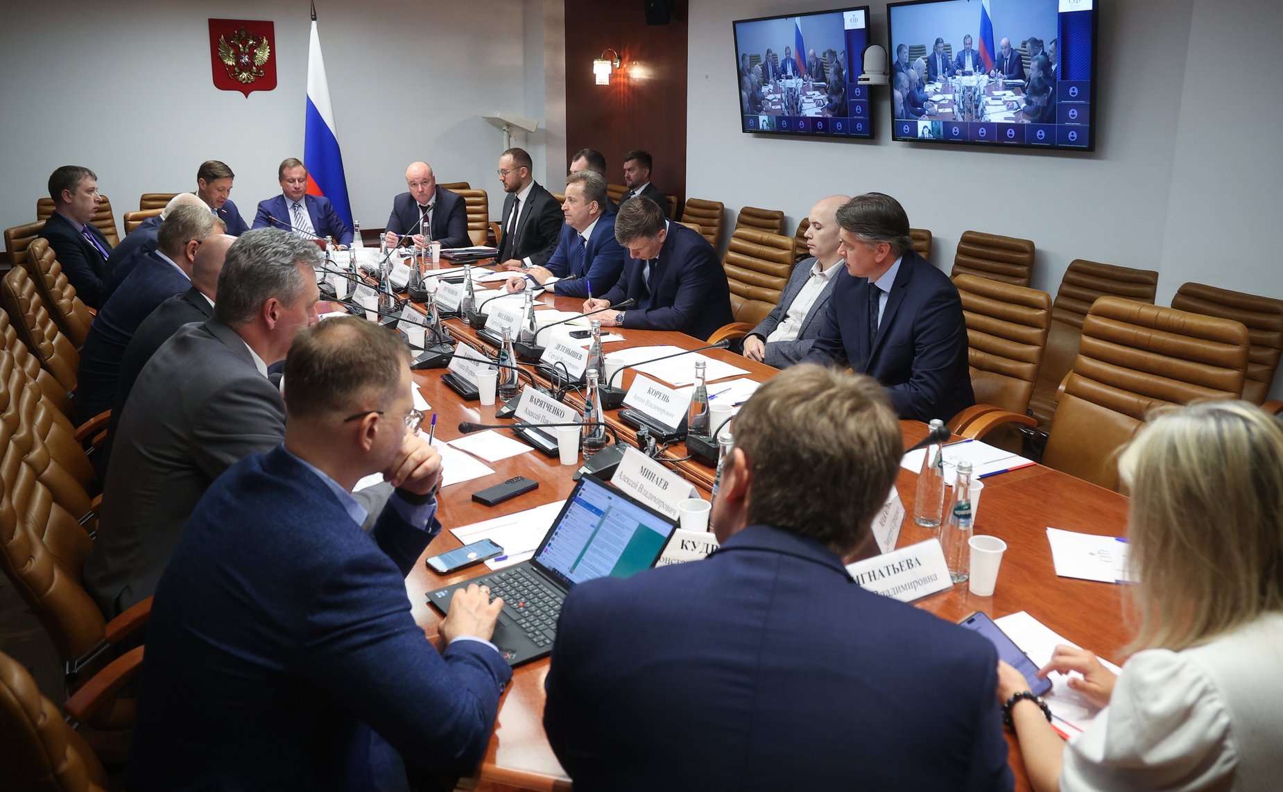 Заседание секции «Цифровая трансформация транспорта» на тему «Обсуждение концепций логистического проекта-международного транспорта БАС-Хаба с применением беспилотных летательных аппаратов между Россией и Китаем»